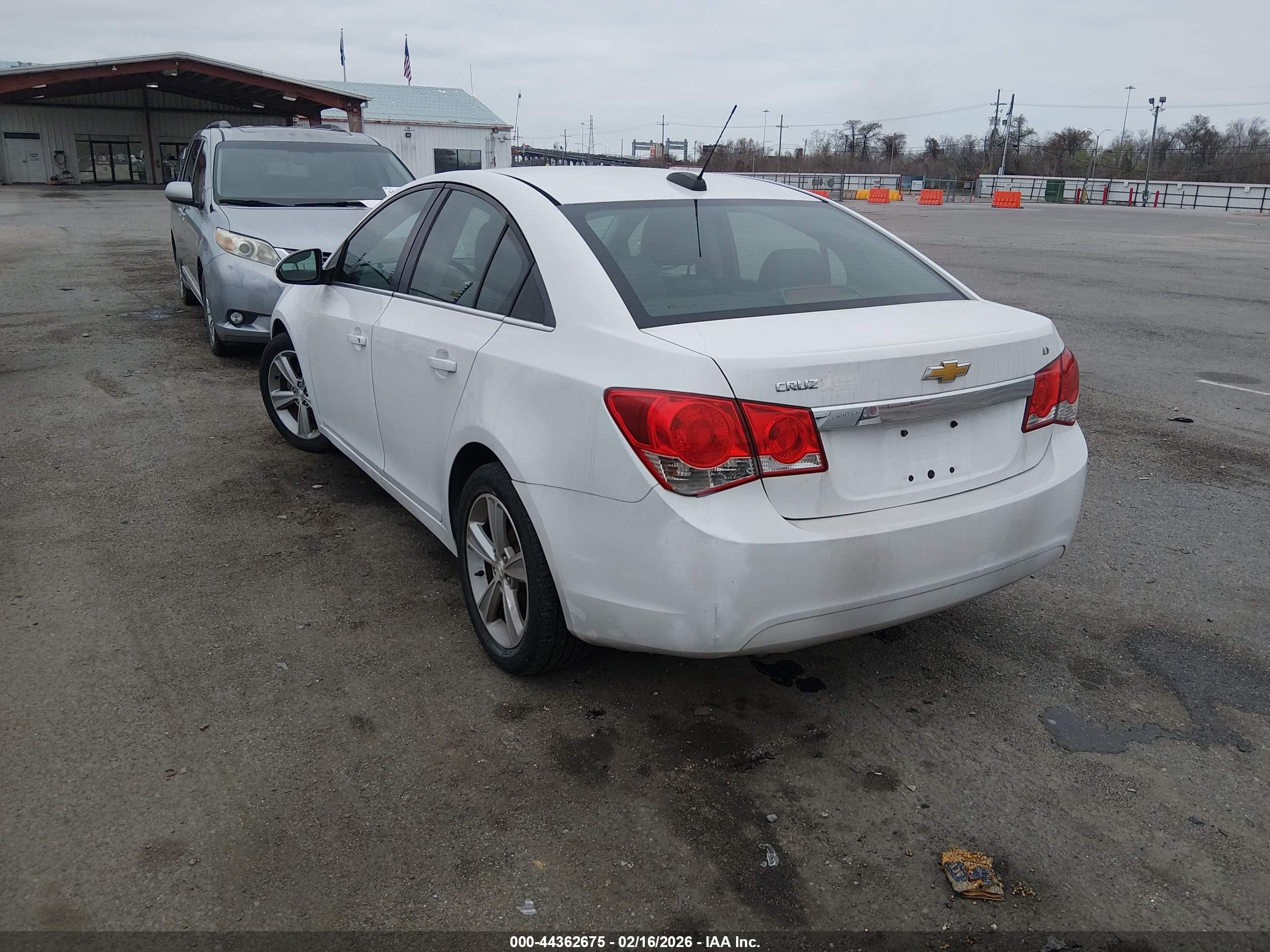 CHEVROLET CRUZE image 3