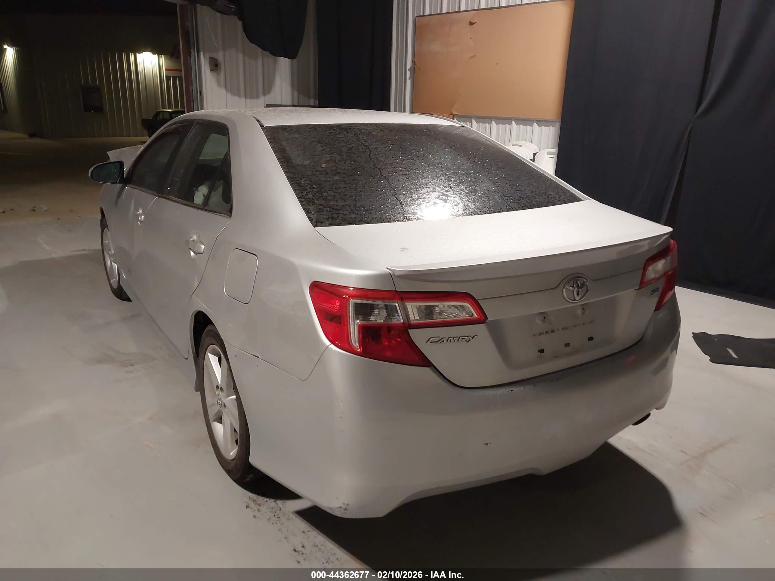 TOYOTA CAMRY image 3
