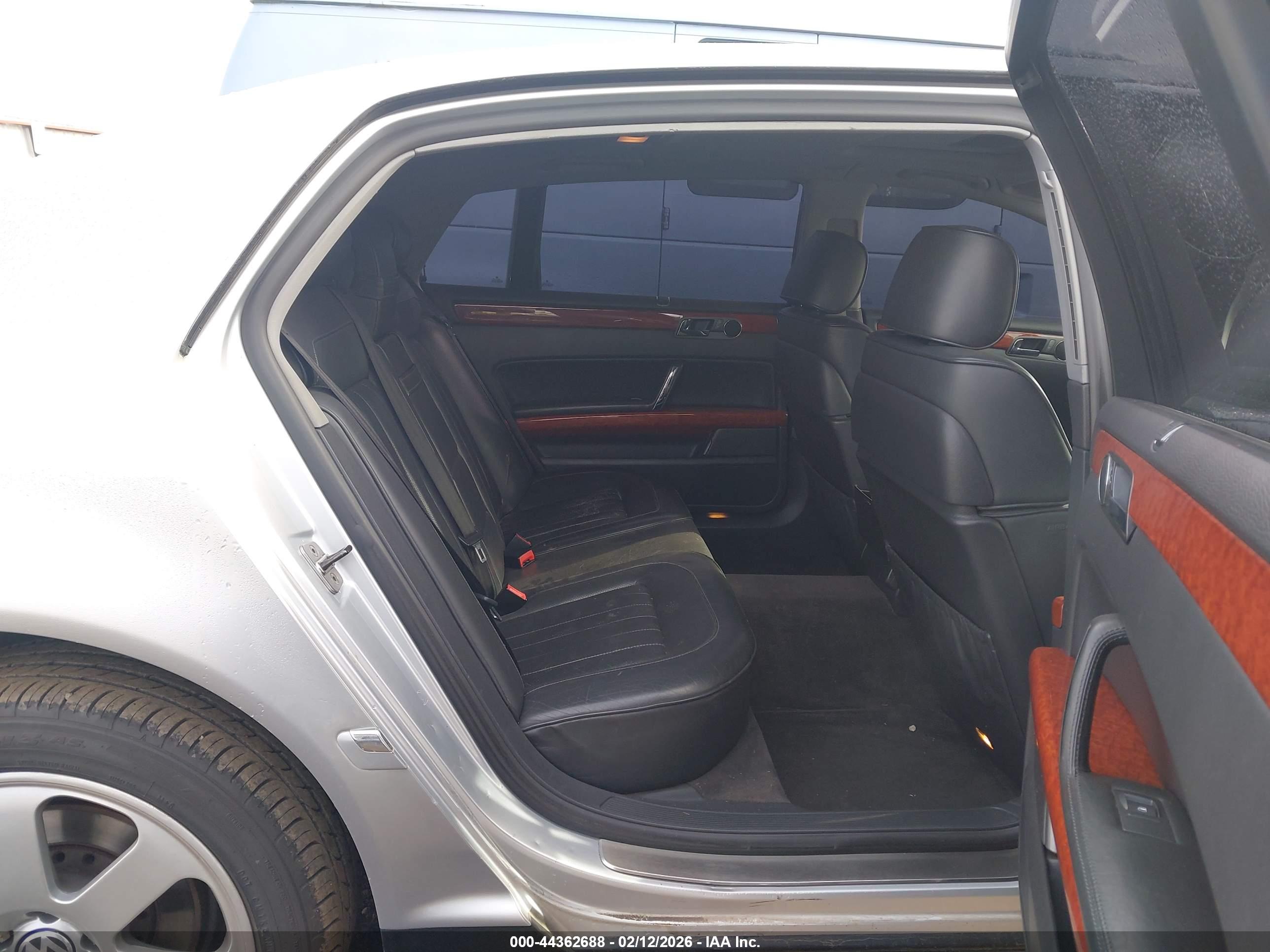 VOLKSWAGEN PHAETON image 8