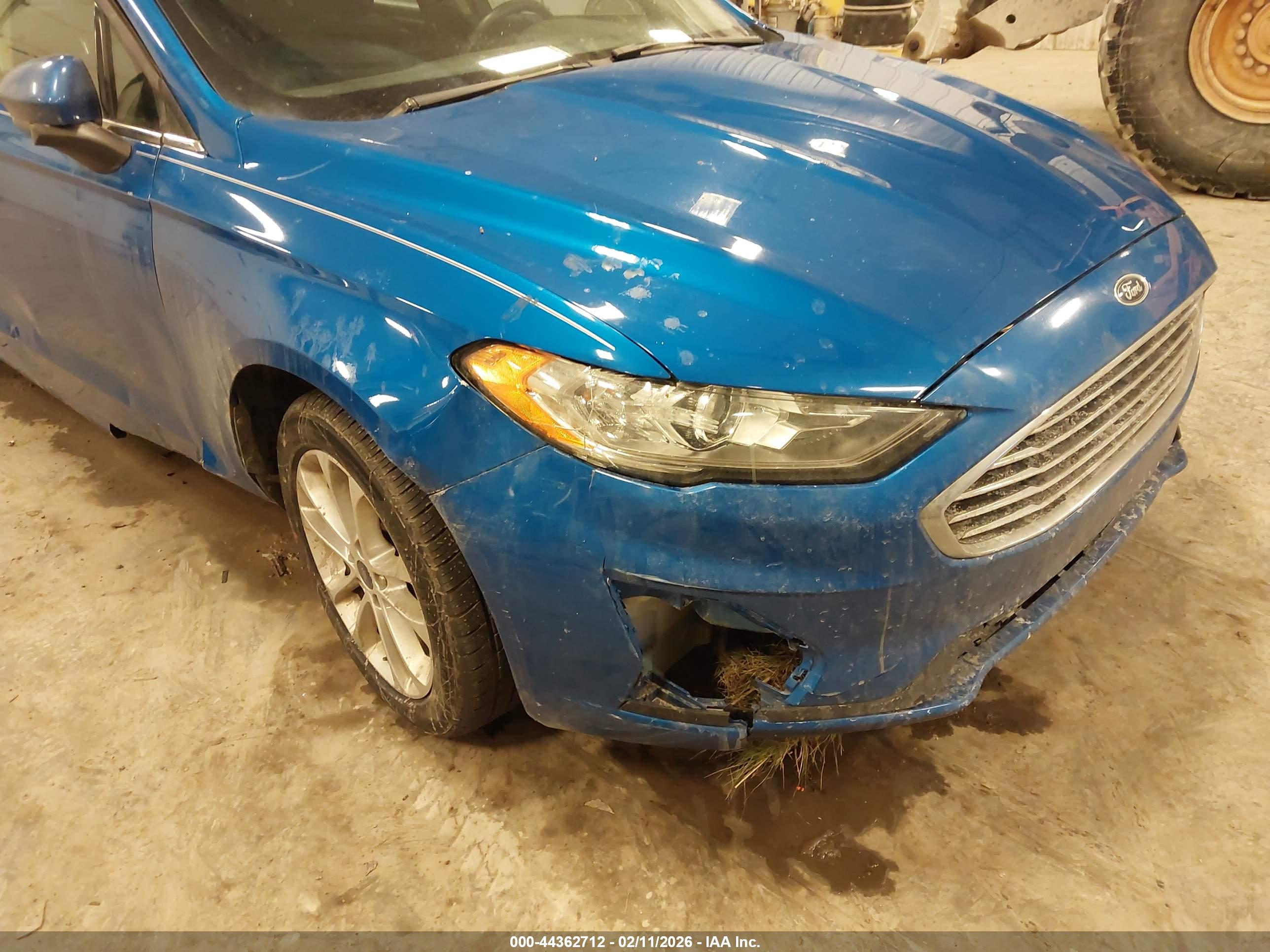 FORD FUSION image 6