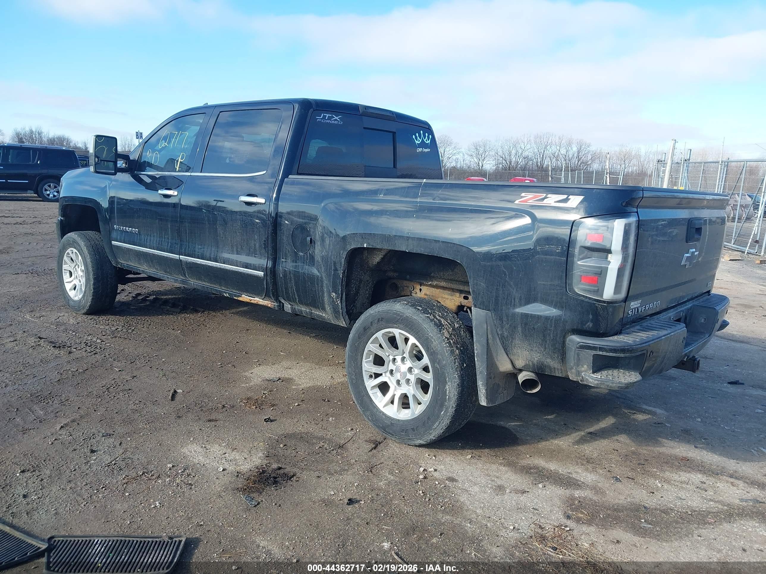 CHEVROLET SILVERADO image 3