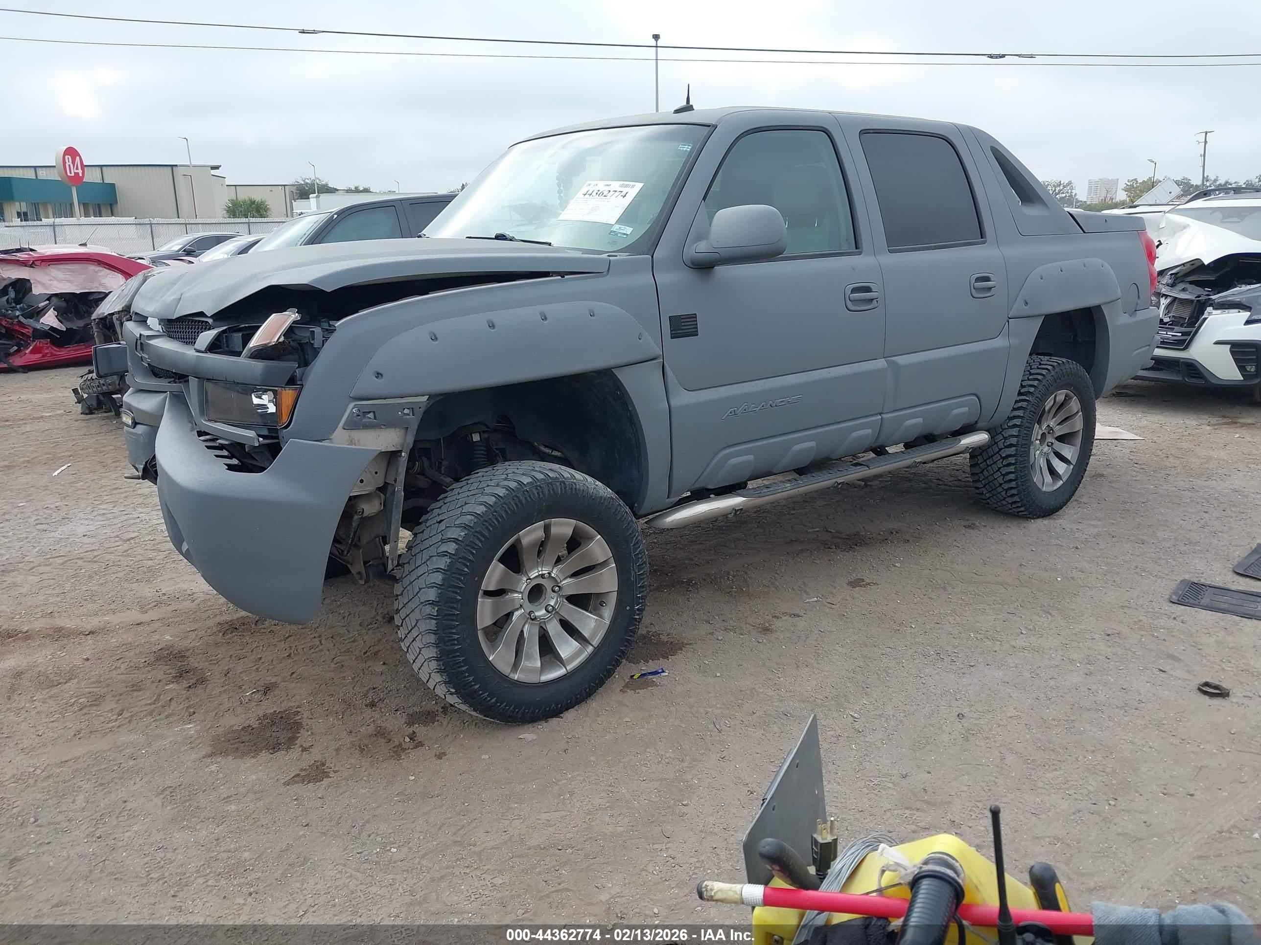 CHEVROLET AVALANCHE image 2