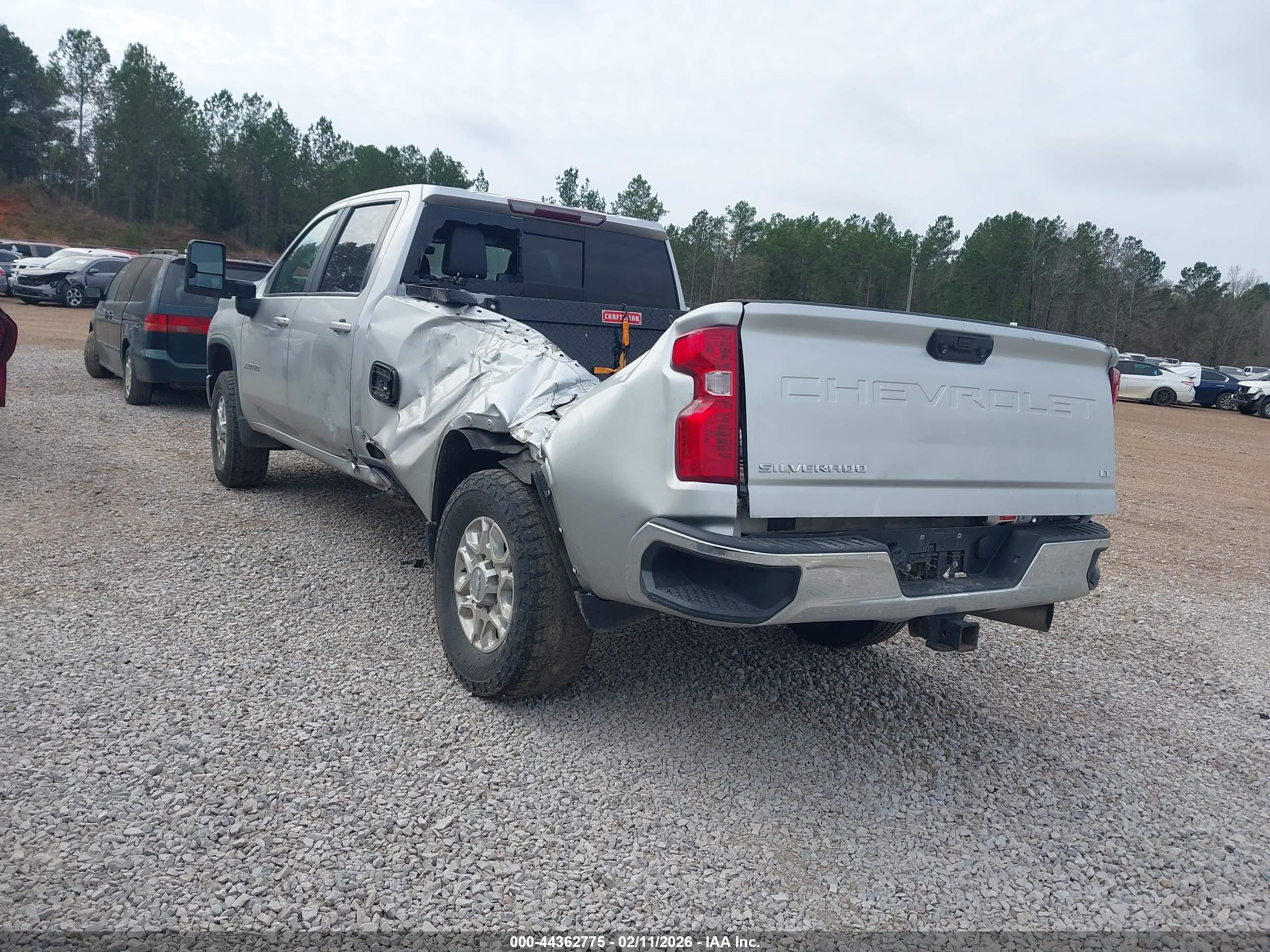 CHEVROLET SILVERADO image 3