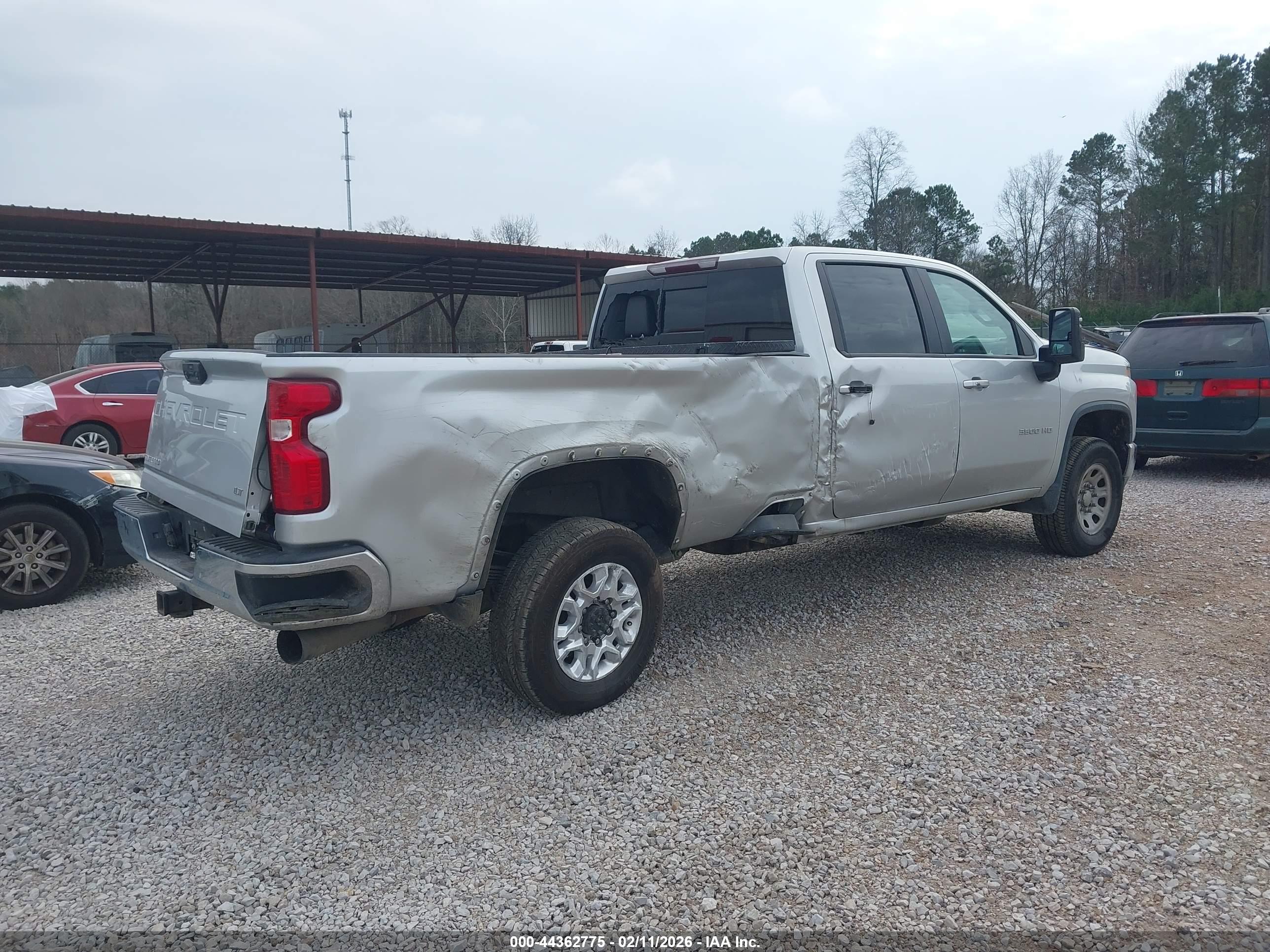 CHEVROLET SILVERADO image 4