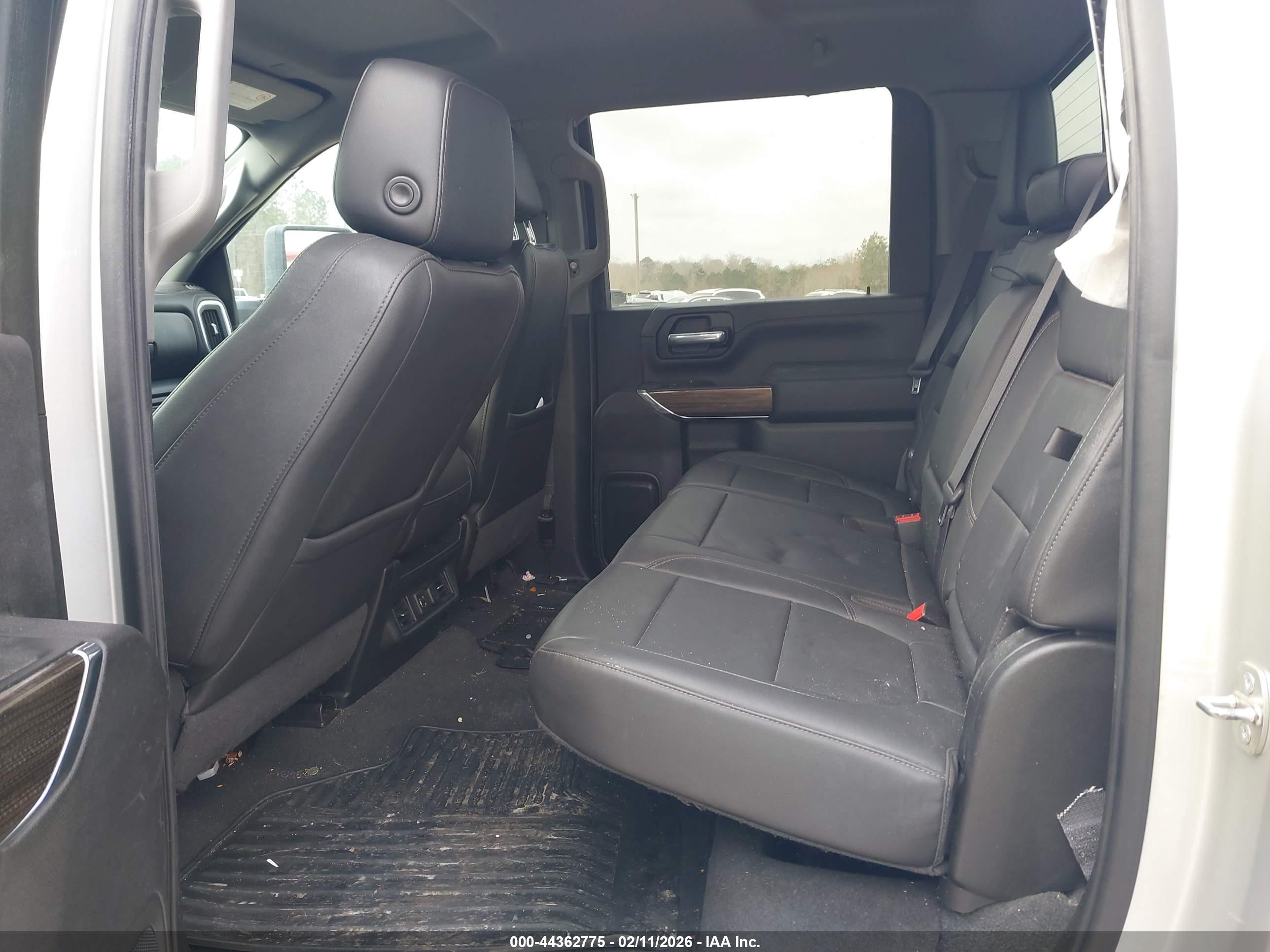 CHEVROLET SILVERADO image 8
