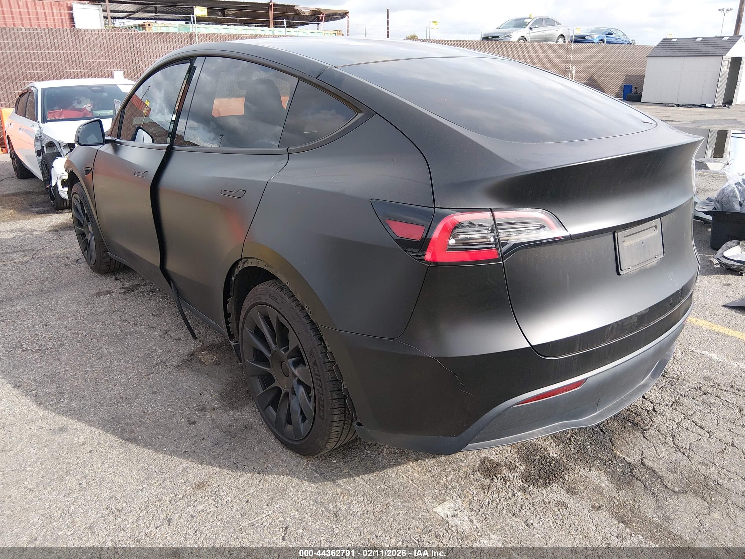 TESLA MODEL image 3