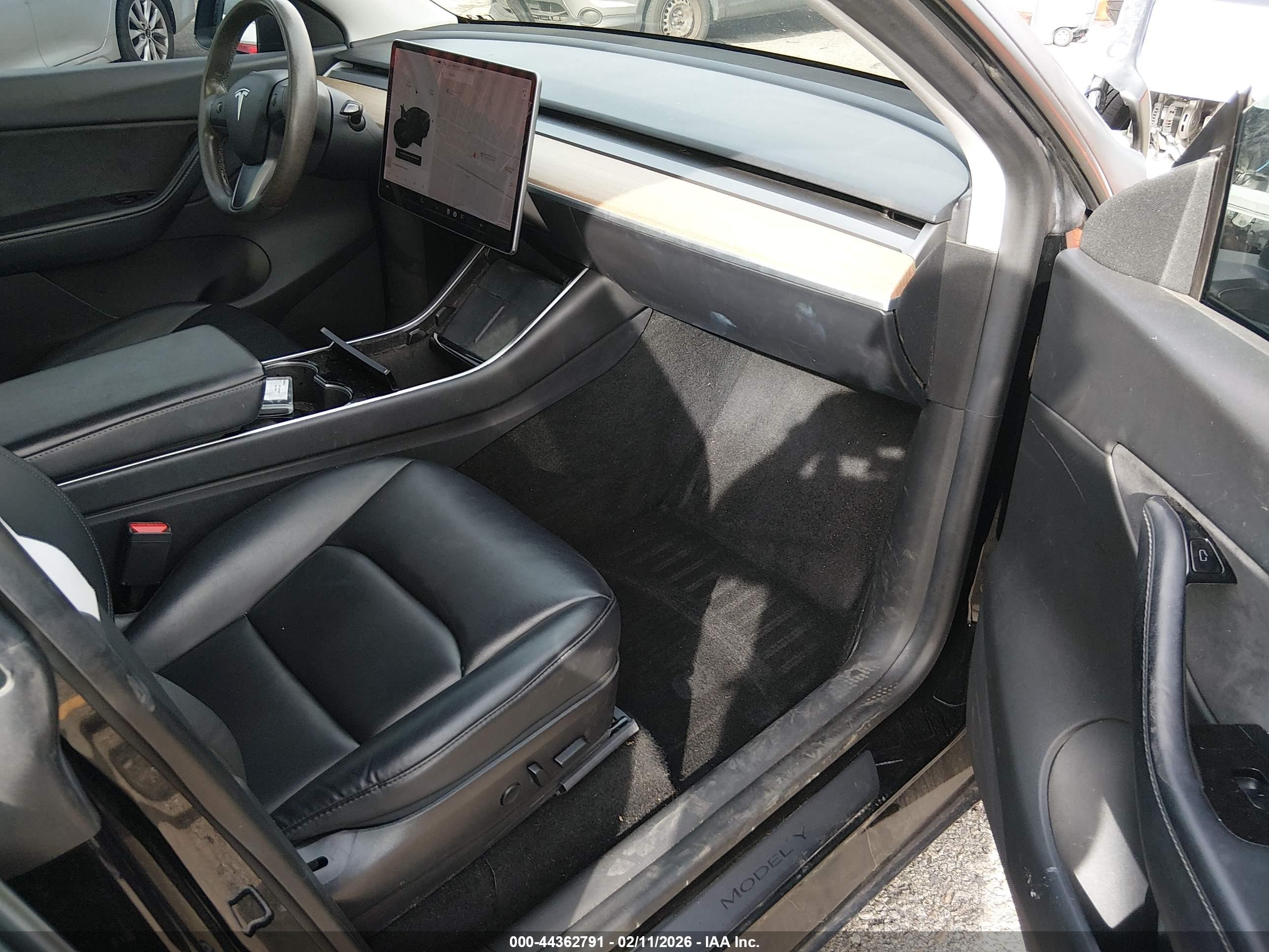 TESLA MODEL image 5
