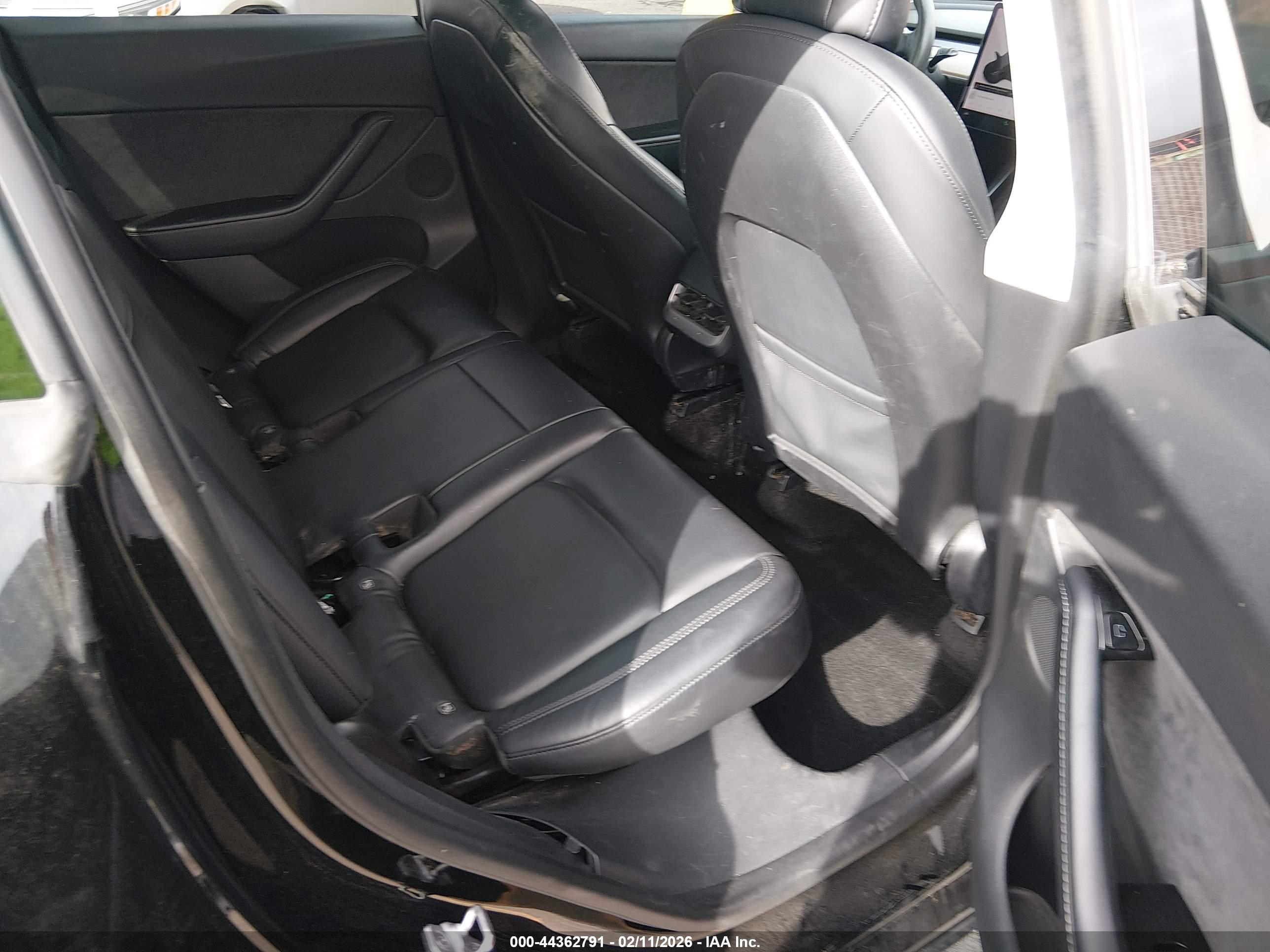 TESLA MODEL image 8
