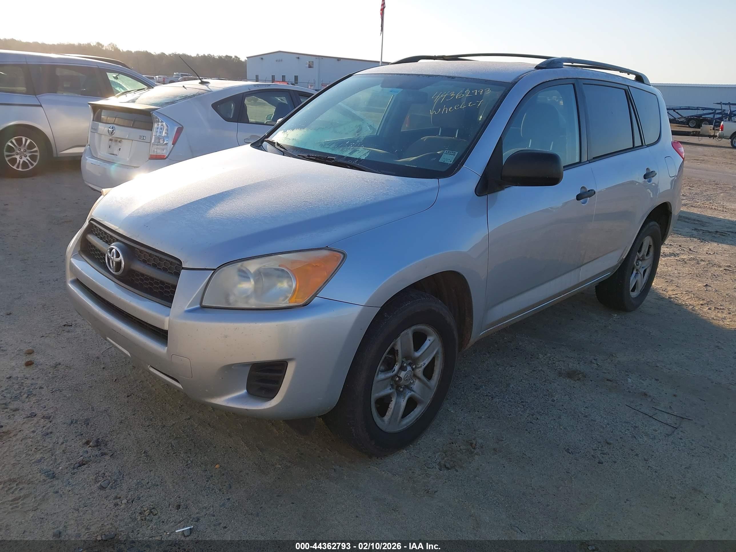 TOYOTA RAV4 image 2