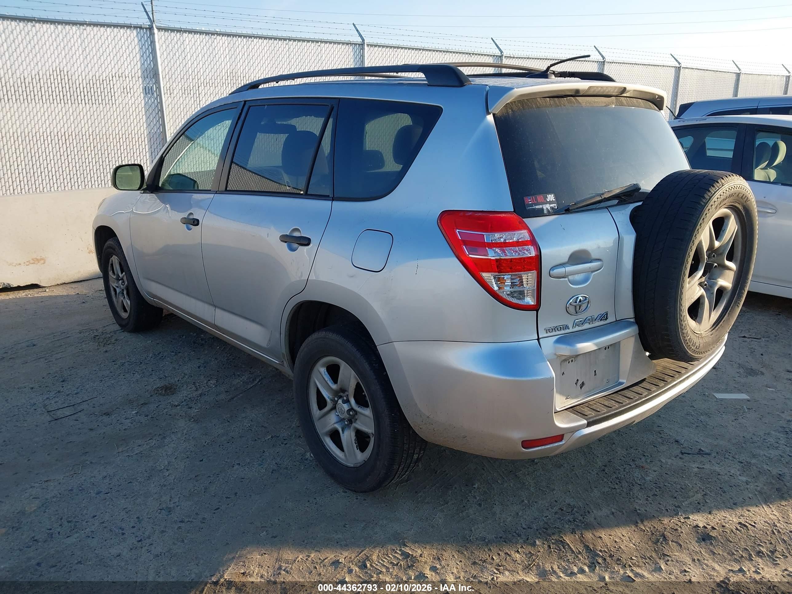 TOYOTA RAV4 image 3