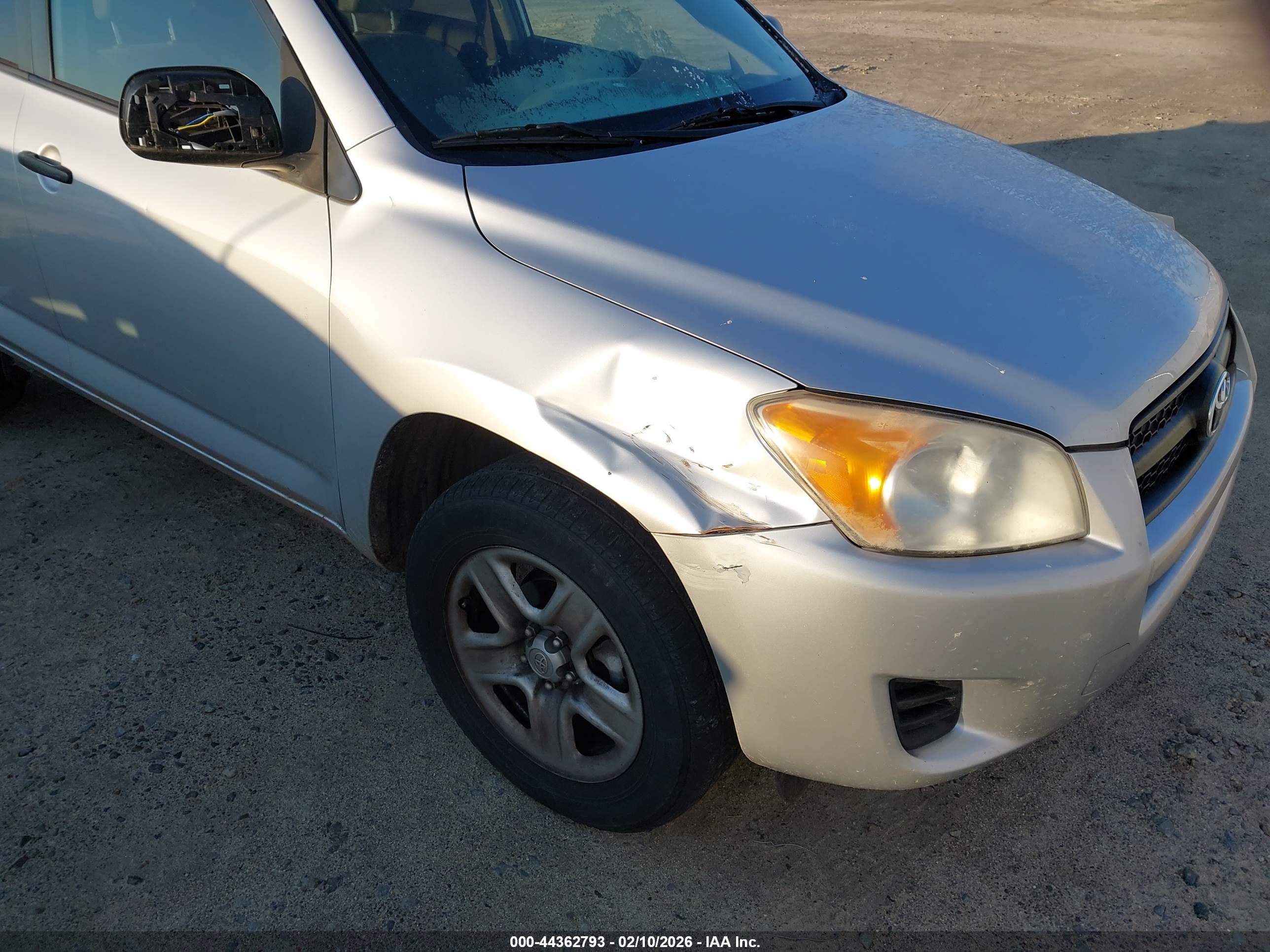 TOYOTA RAV4 image 6