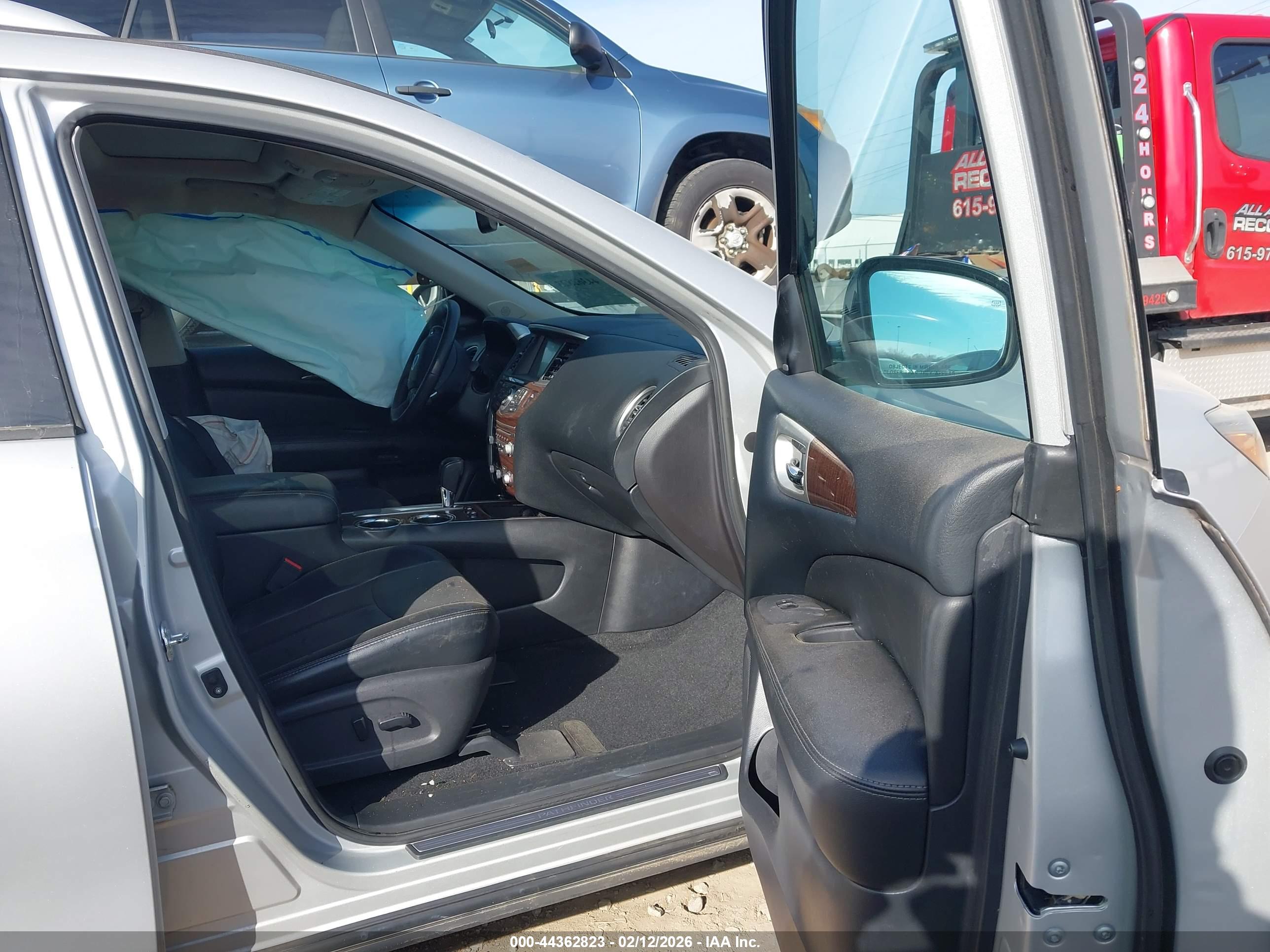 NISSAN PATHFINDER image 5