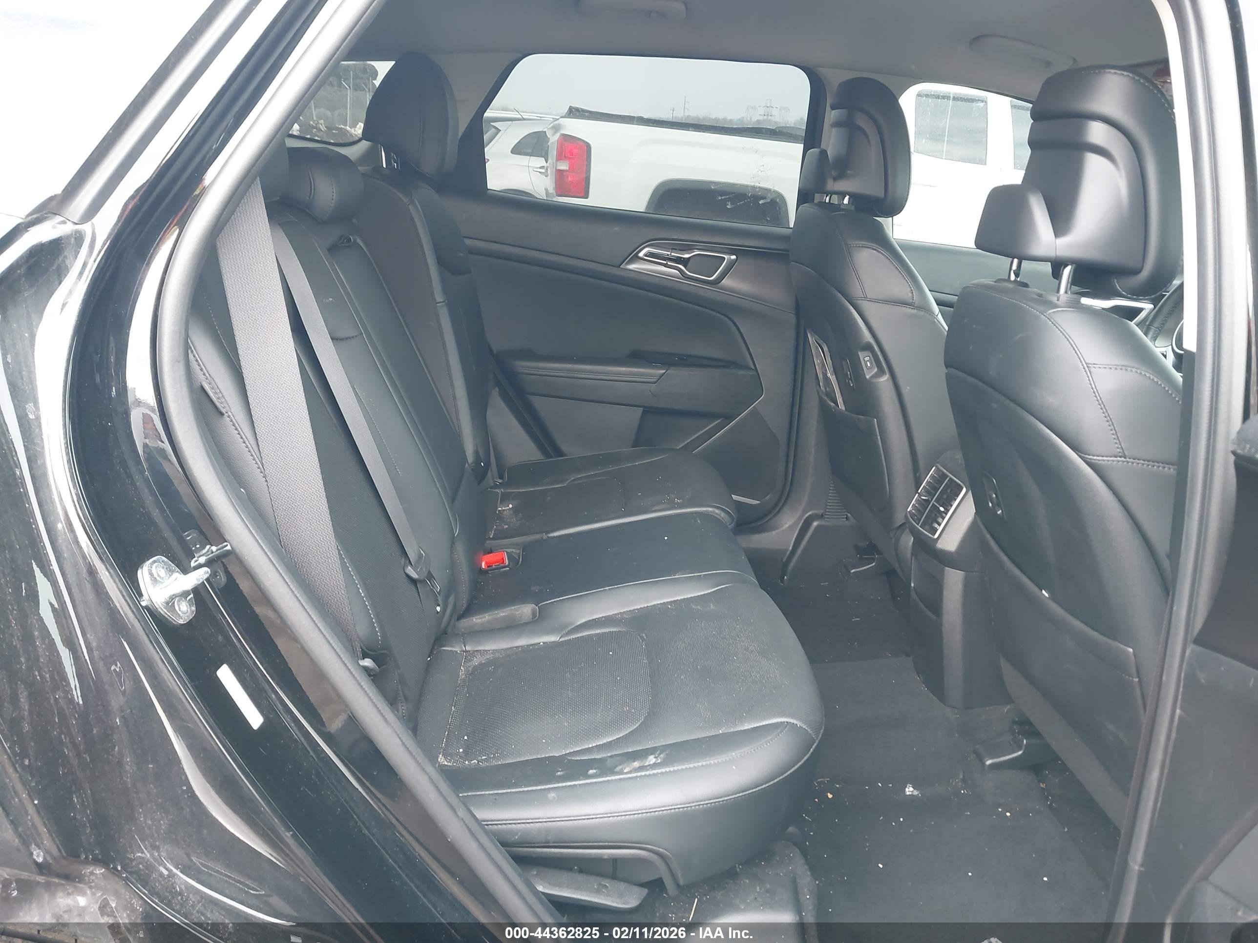 KIA SPORTAGE image 8