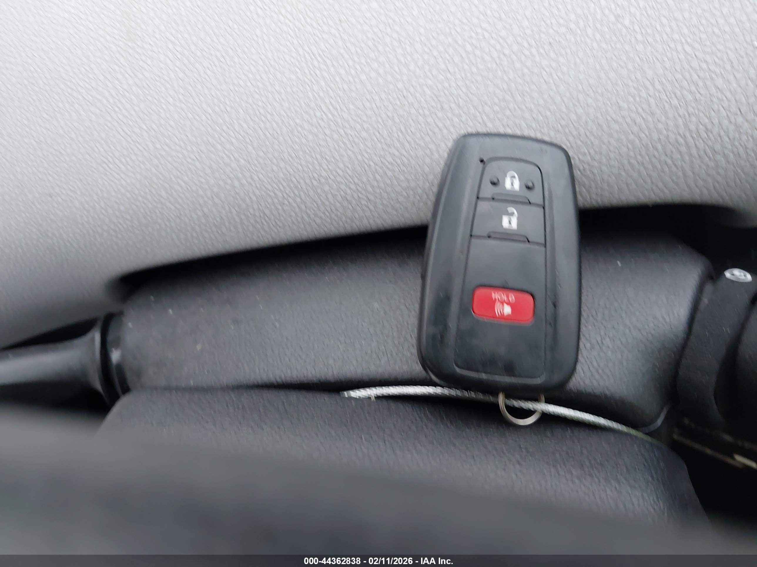 TOYOTA PRIUS image 11