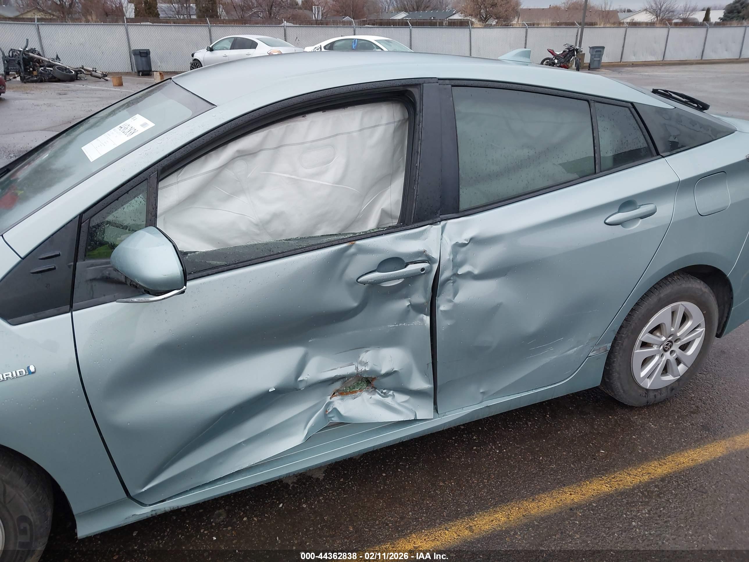 TOYOTA PRIUS image 6