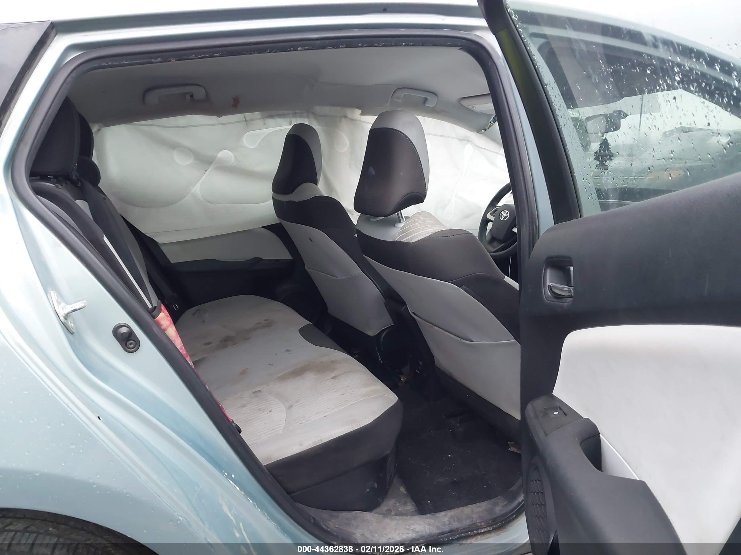 TOYOTA PRIUS image 8