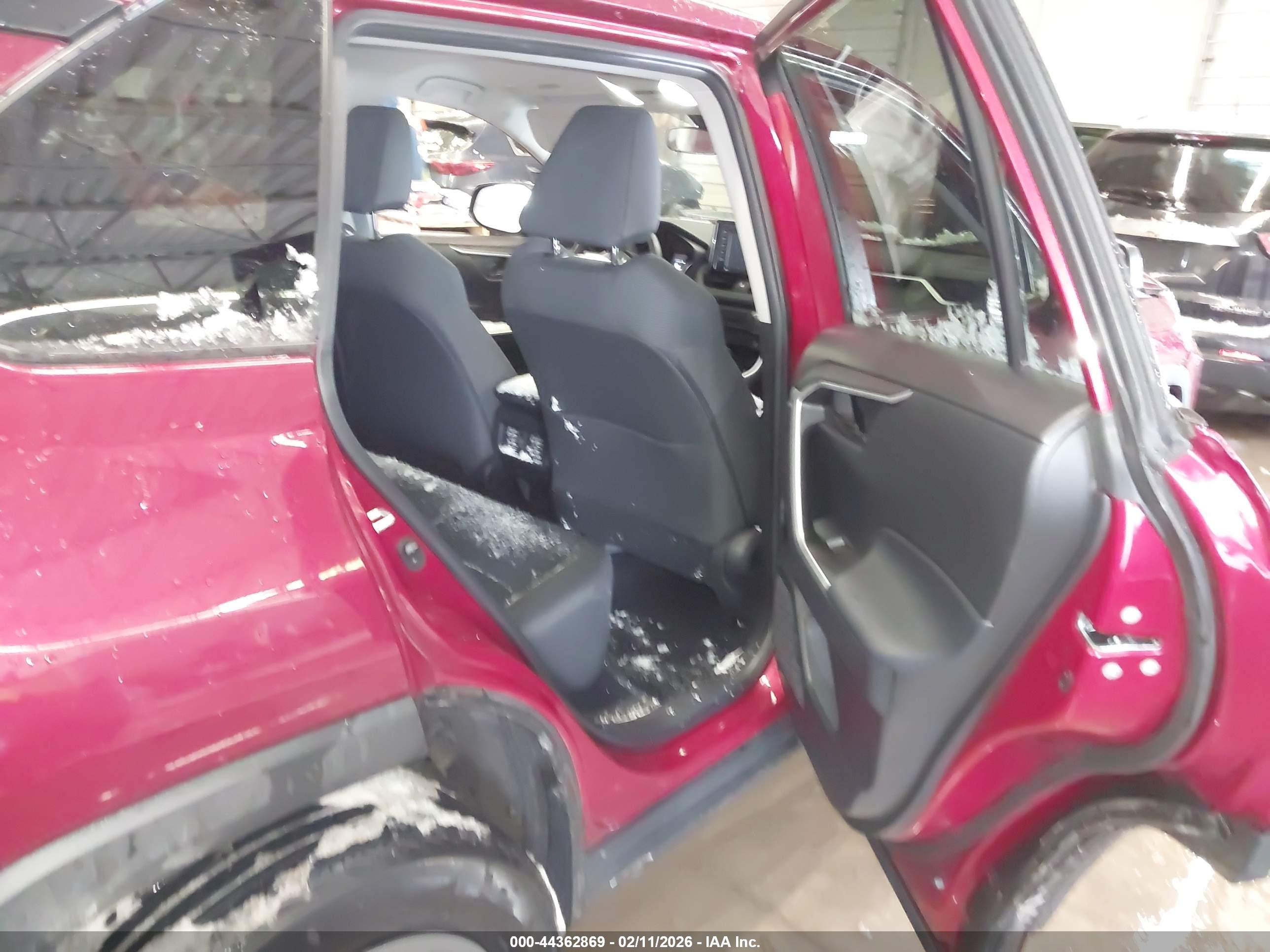 TOYOTA RAV4 image 8