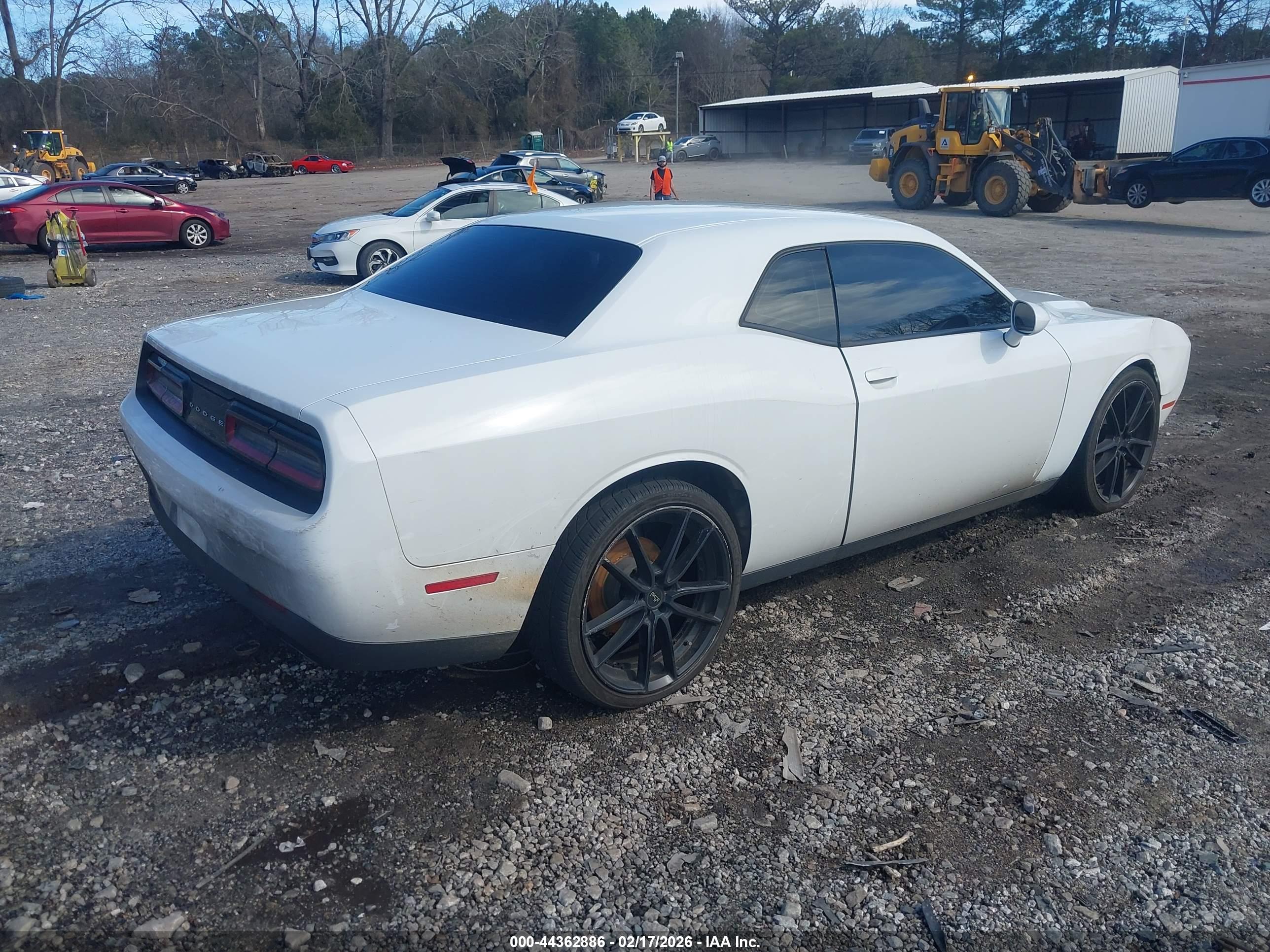 DODGE CHALLENGER image 4