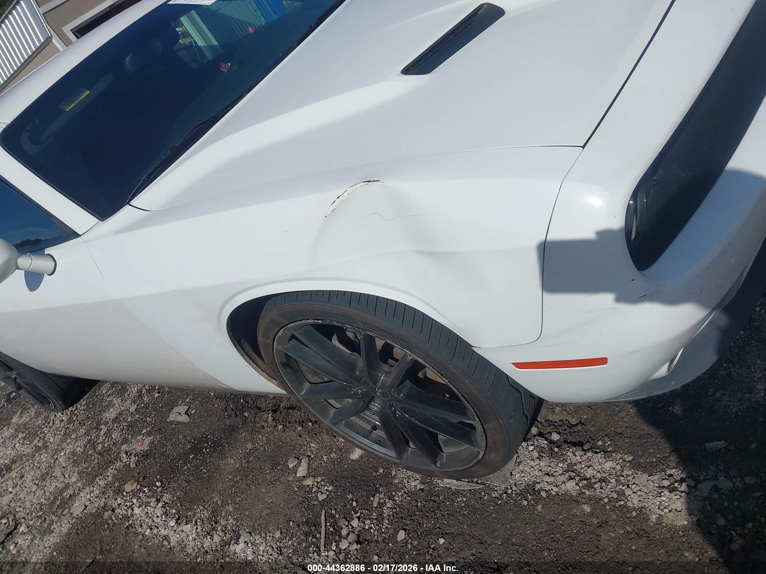 DODGE CHALLENGER image 6