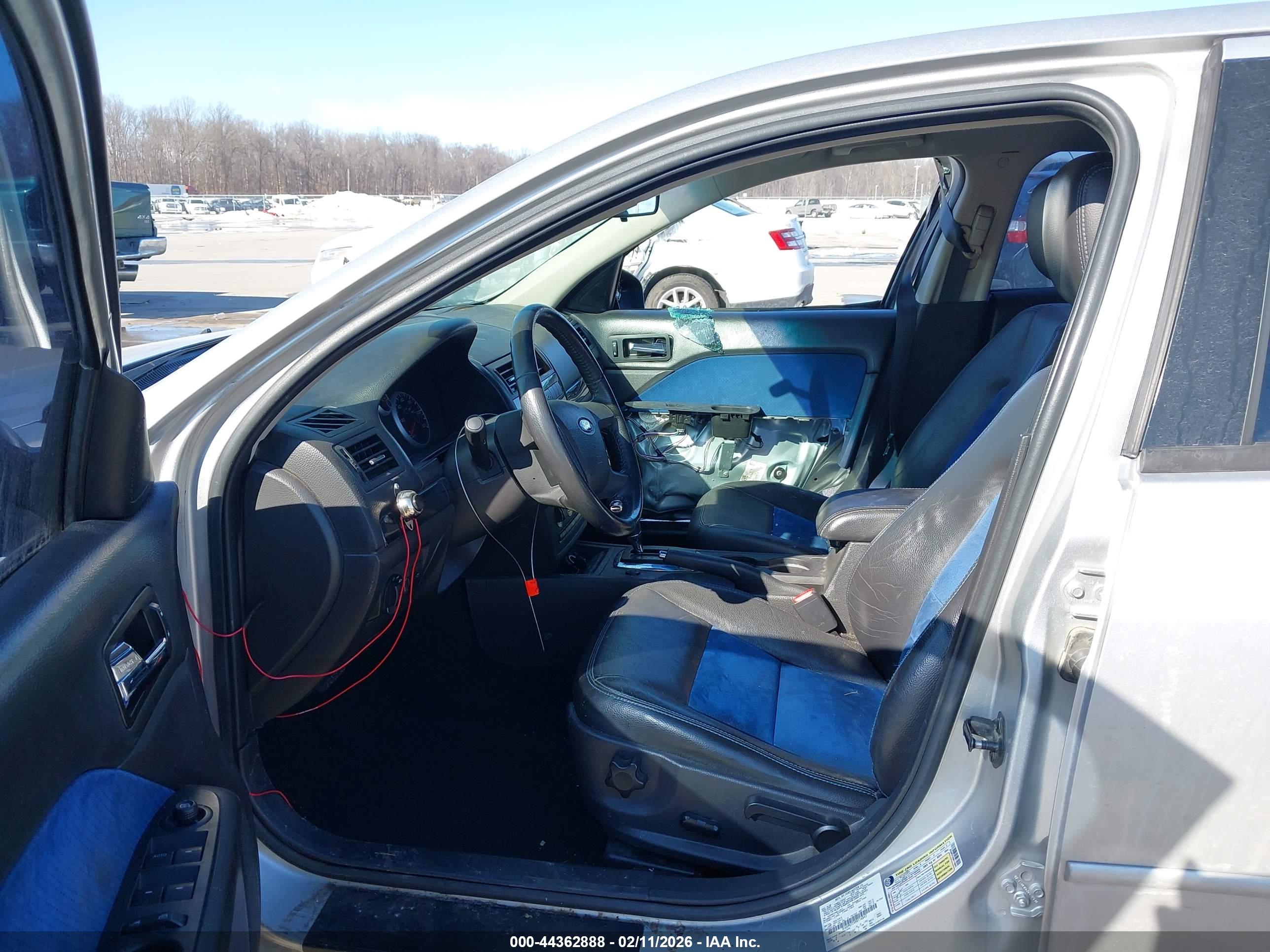 FORD FUSION image 5