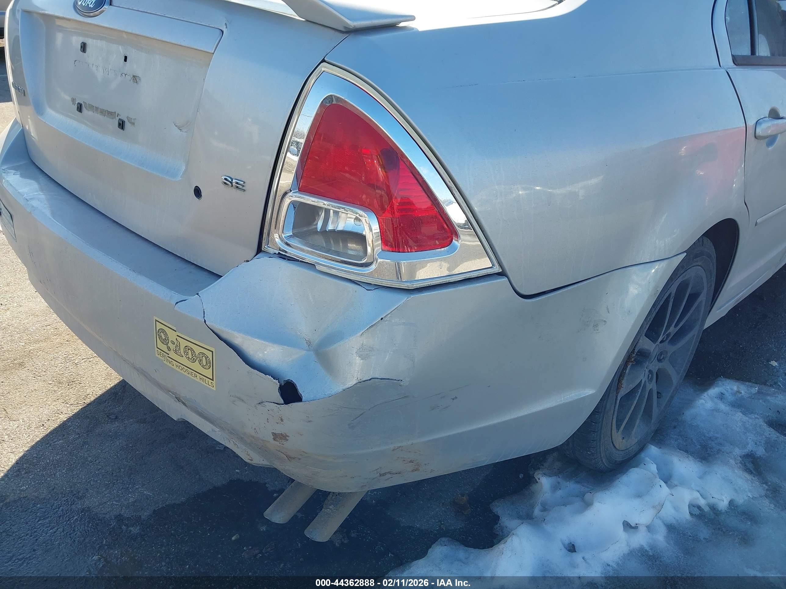 FORD FUSION image 6