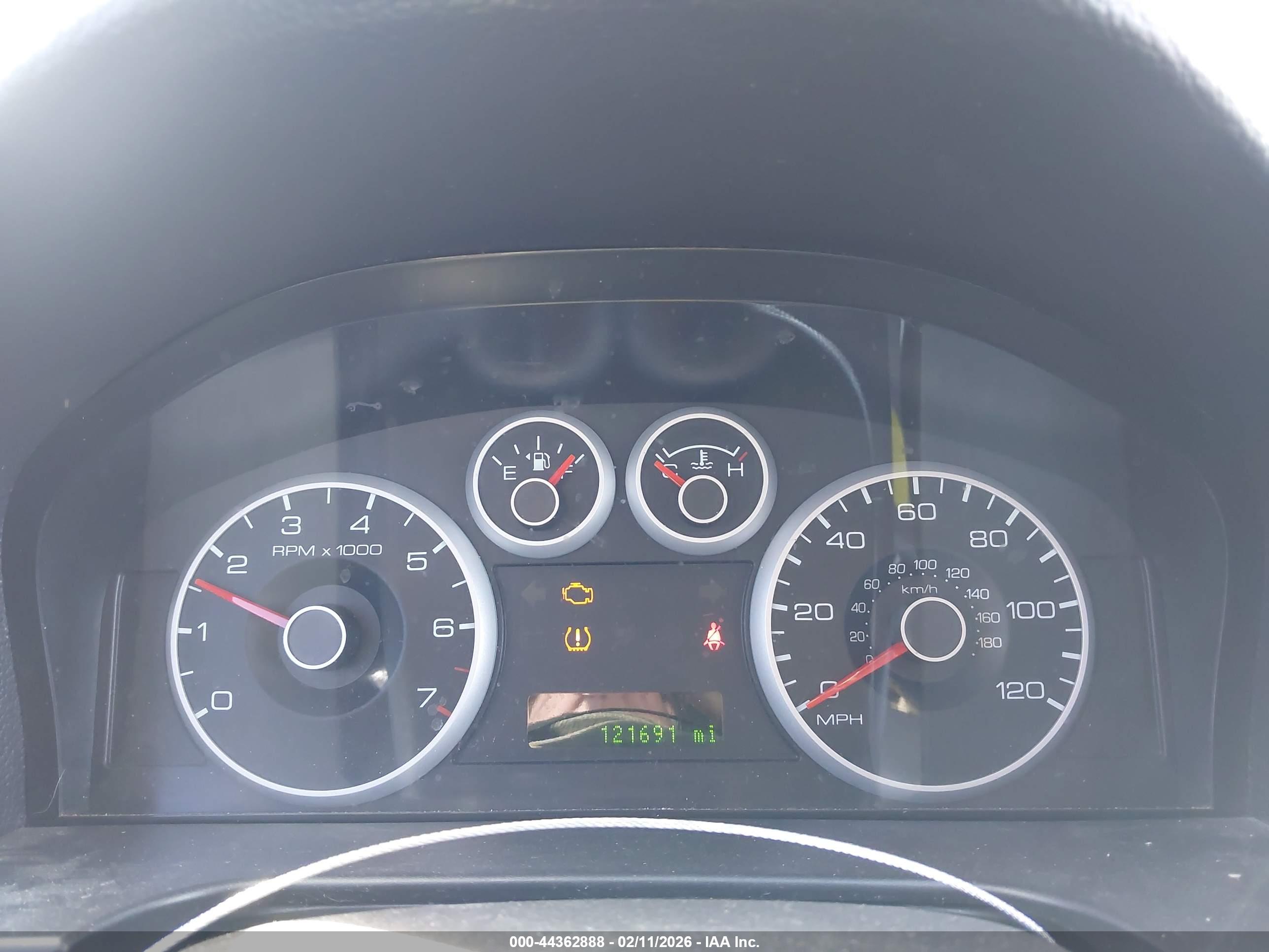 FORD FUSION image 7