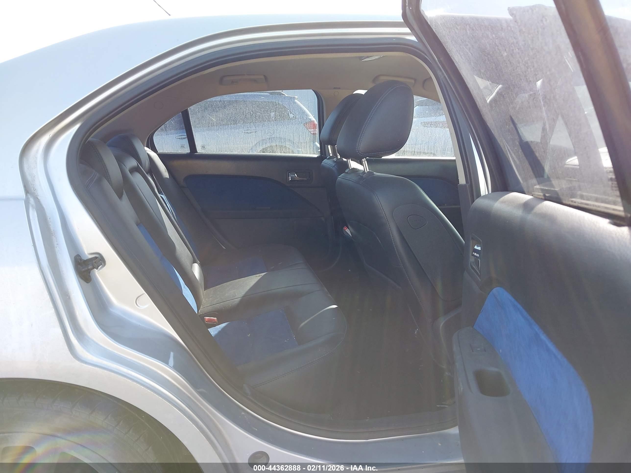FORD FUSION image 8