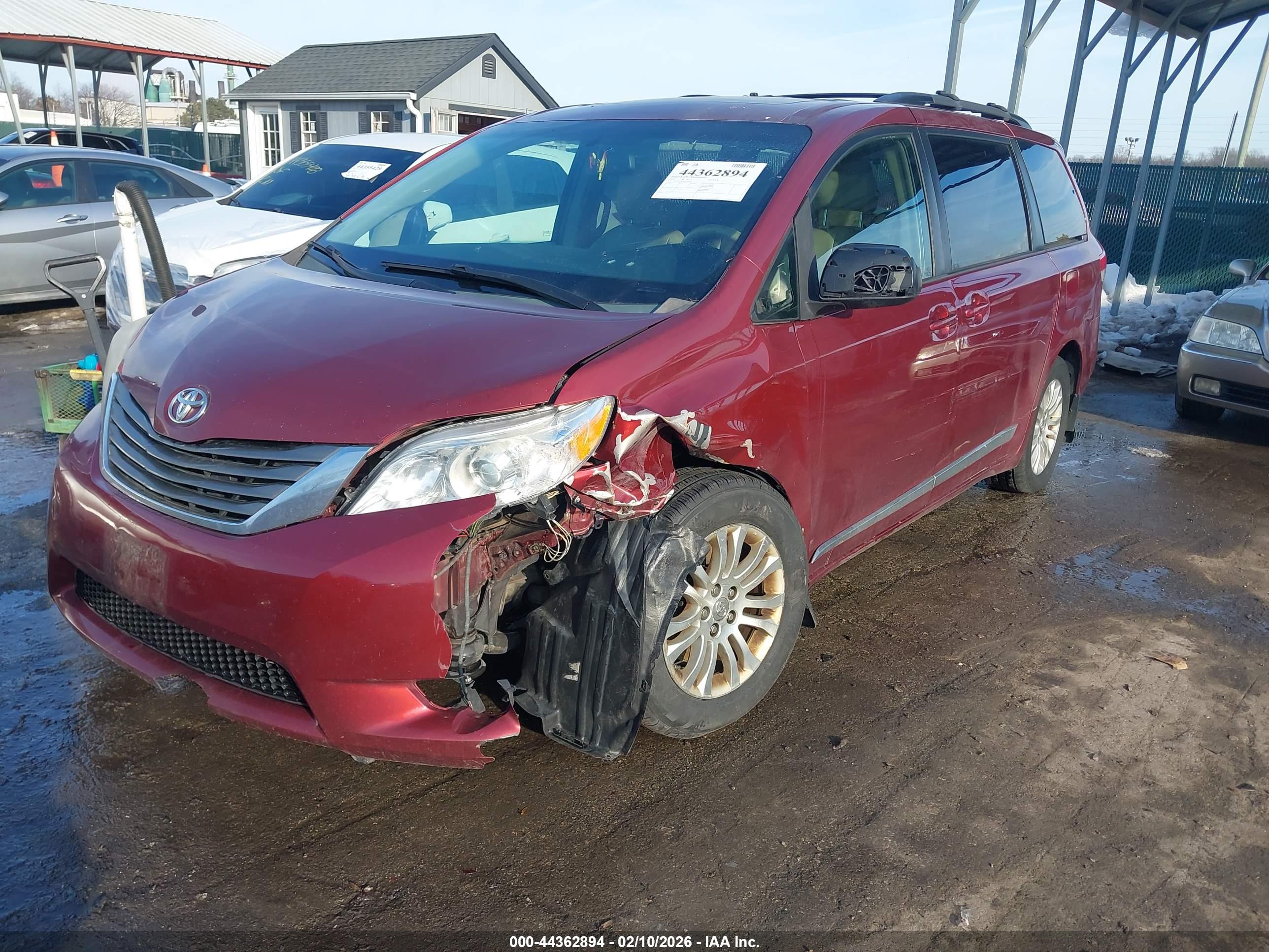 TOYOTA SIENNA image 2