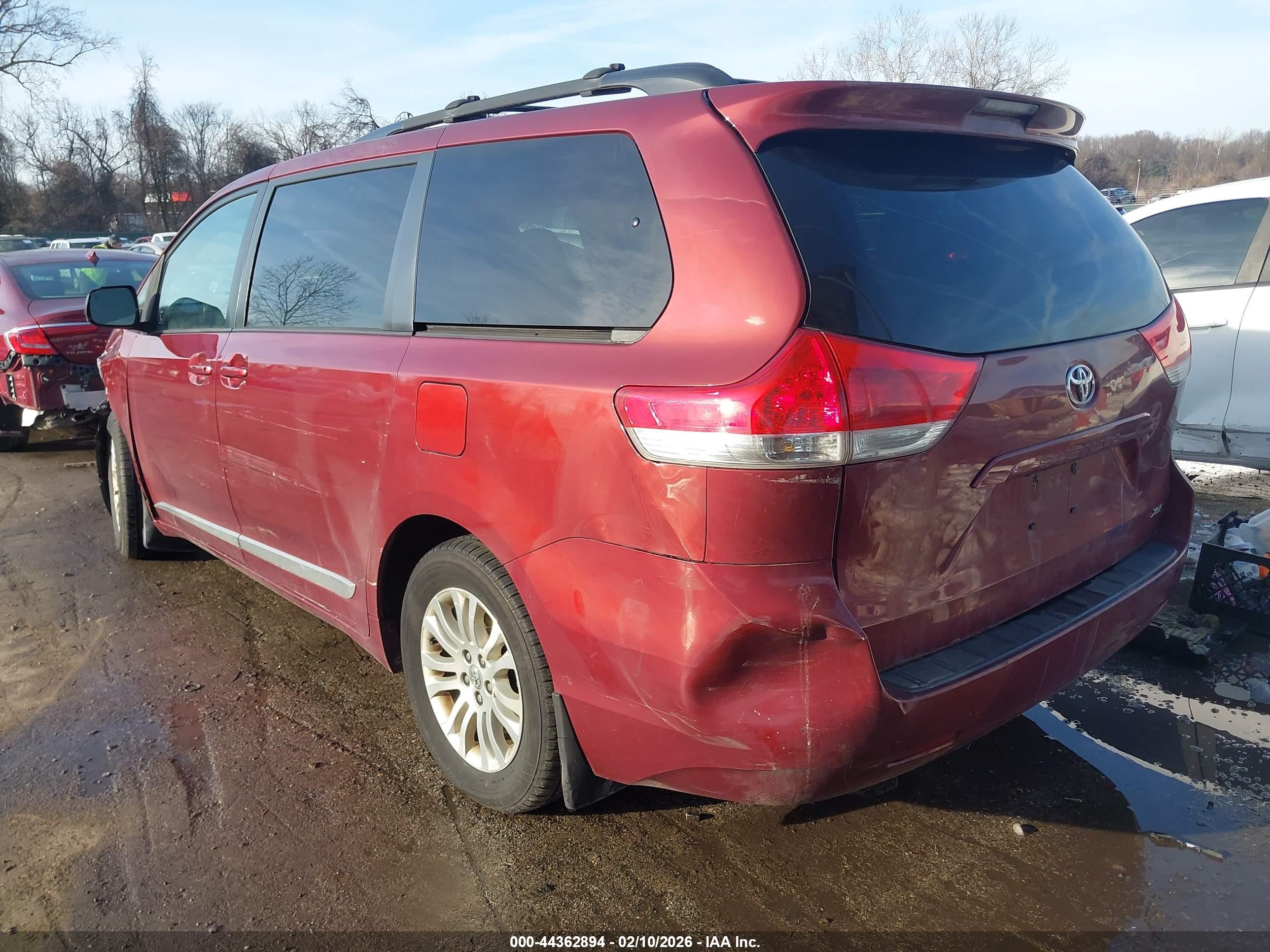 TOYOTA SIENNA image 3