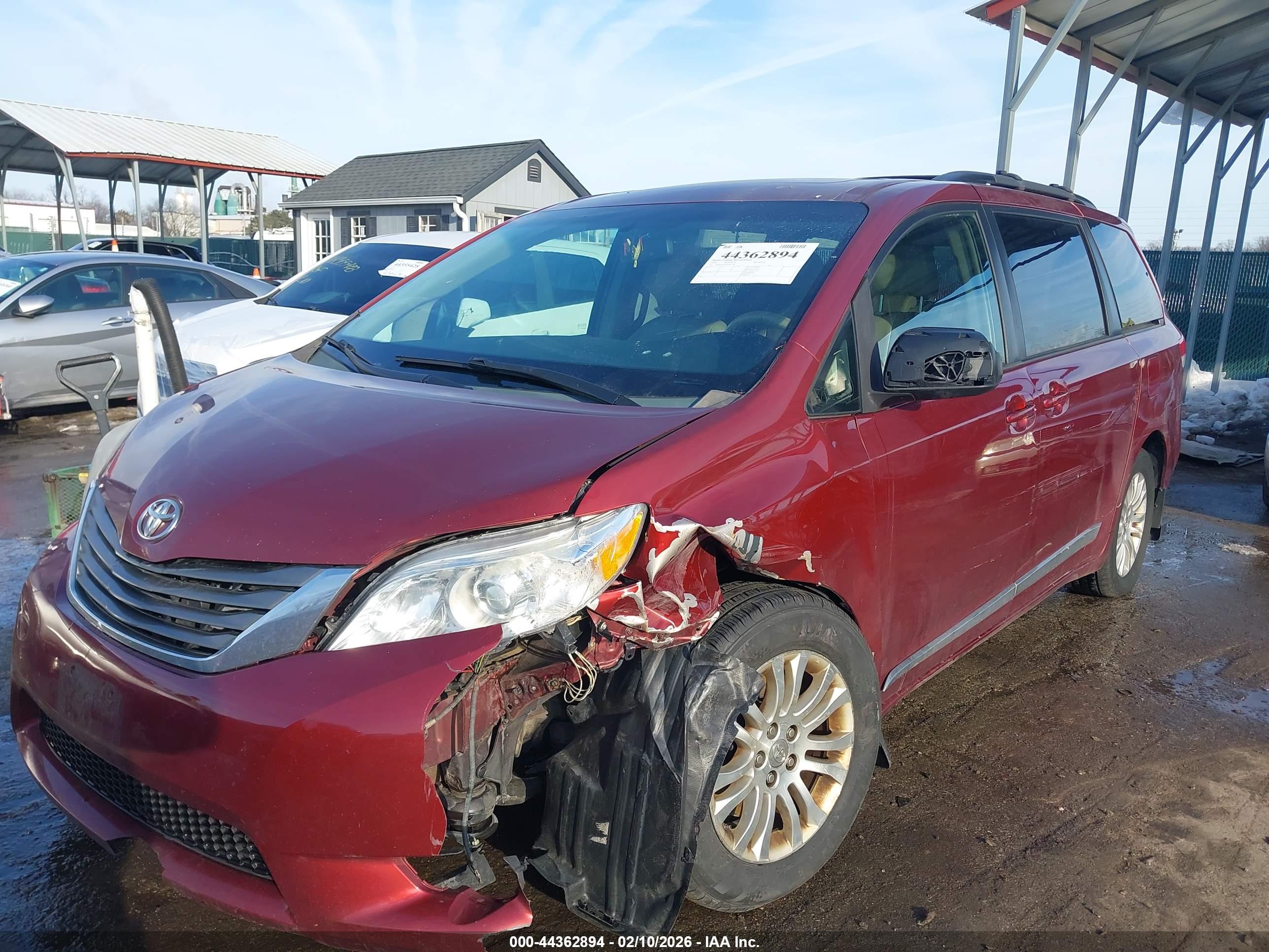 TOYOTA SIENNA image 6