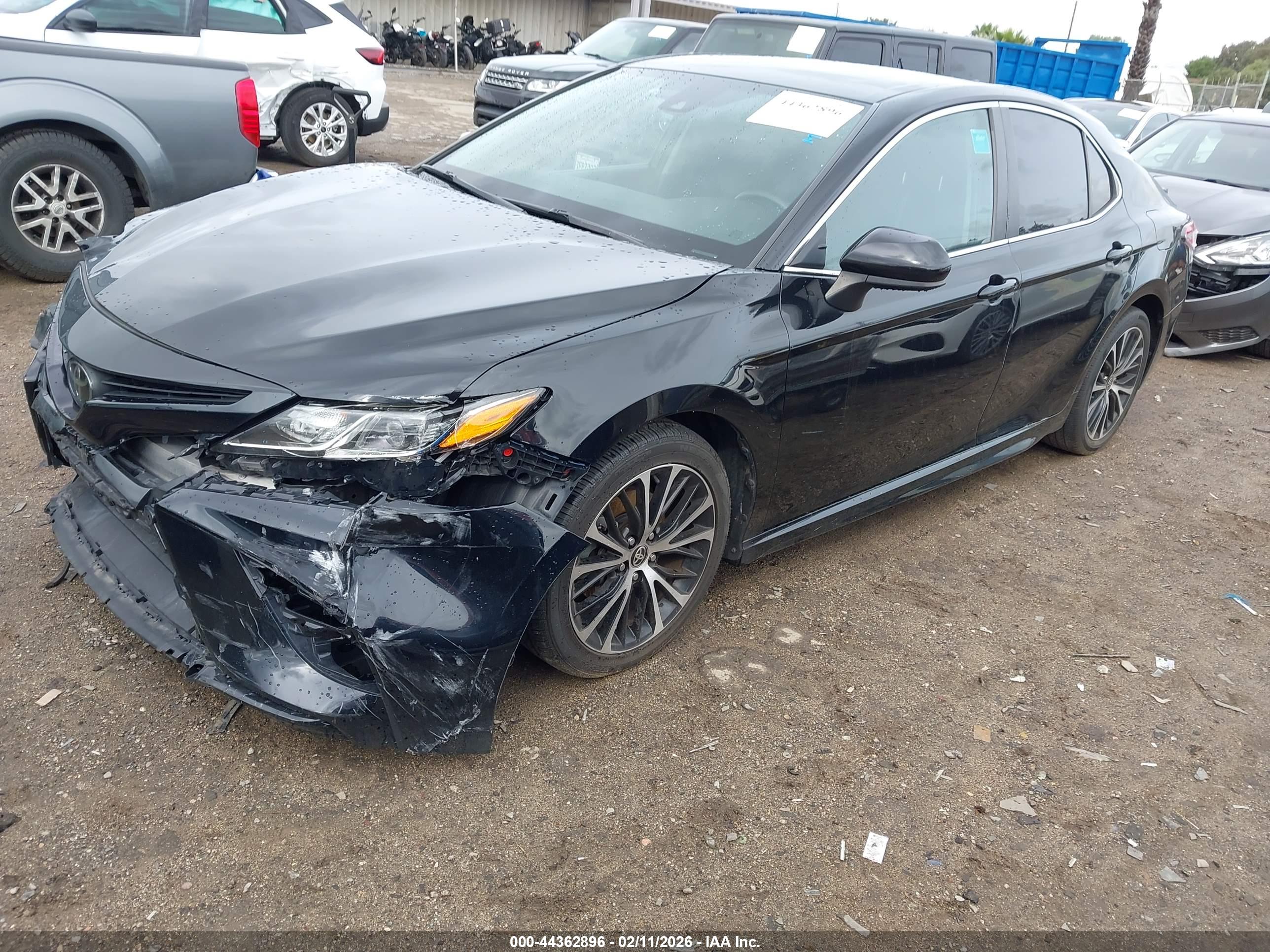 TOYOTA CAMRY image 2