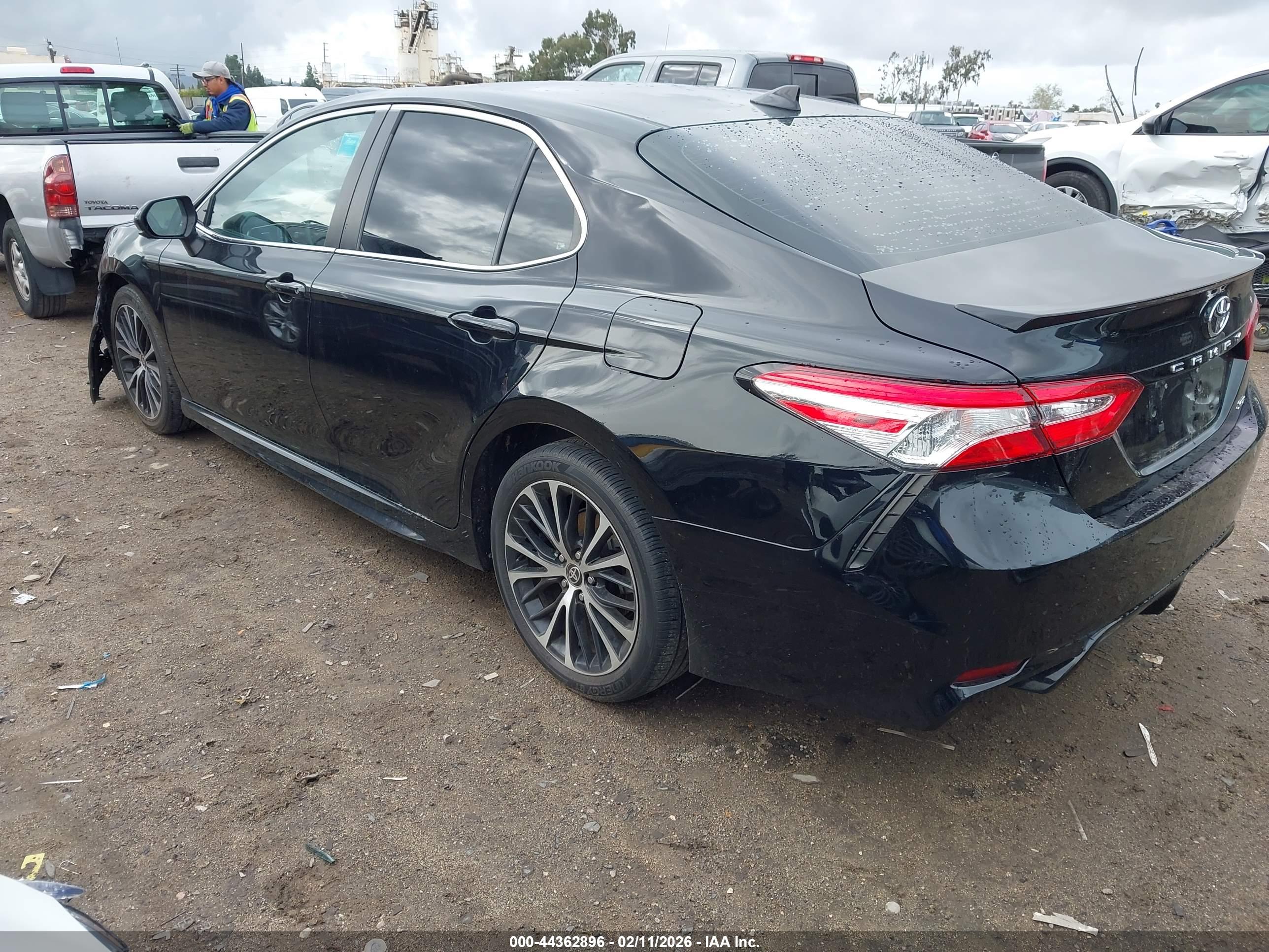 TOYOTA CAMRY image 3