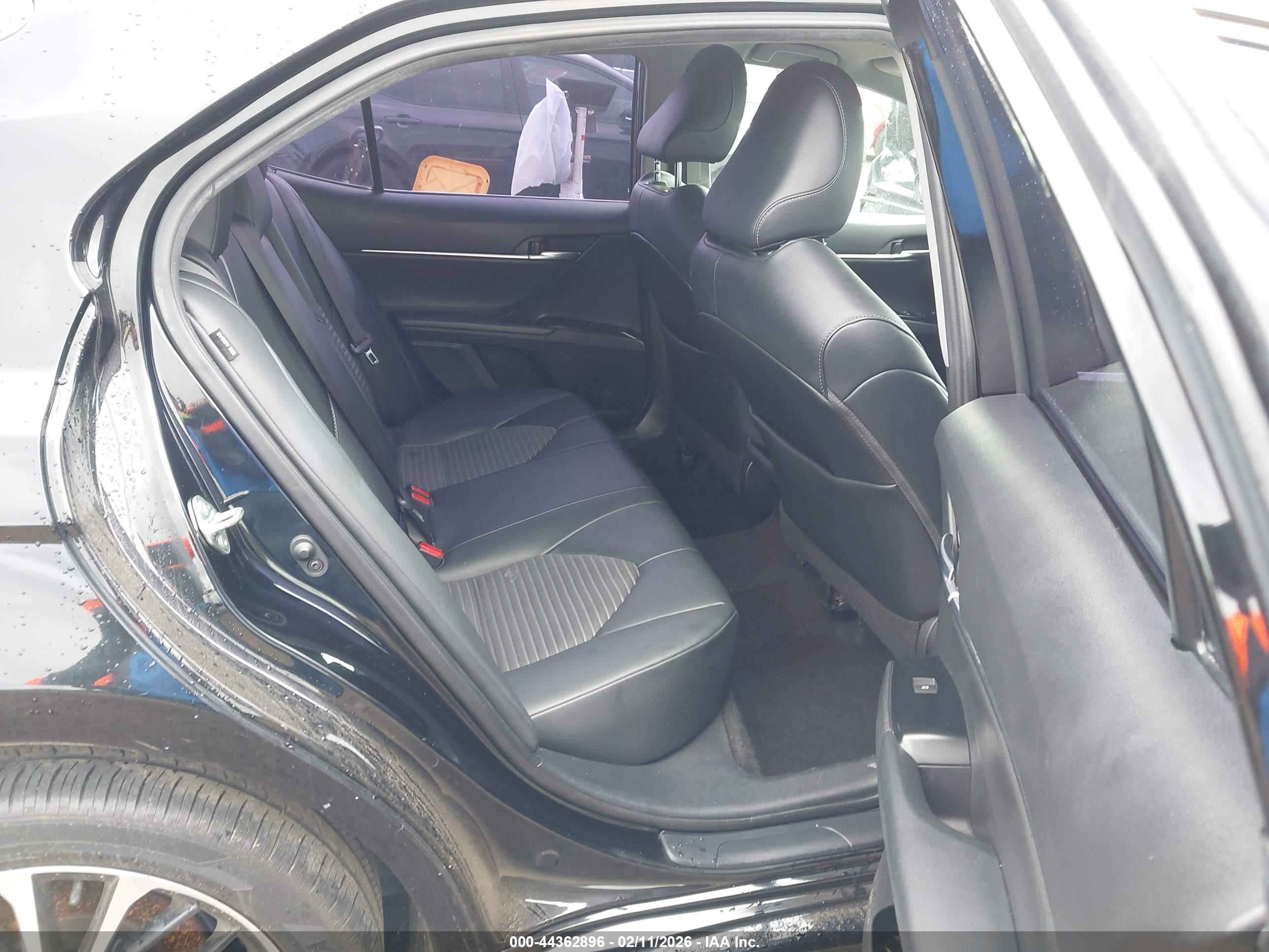 TOYOTA CAMRY image 8