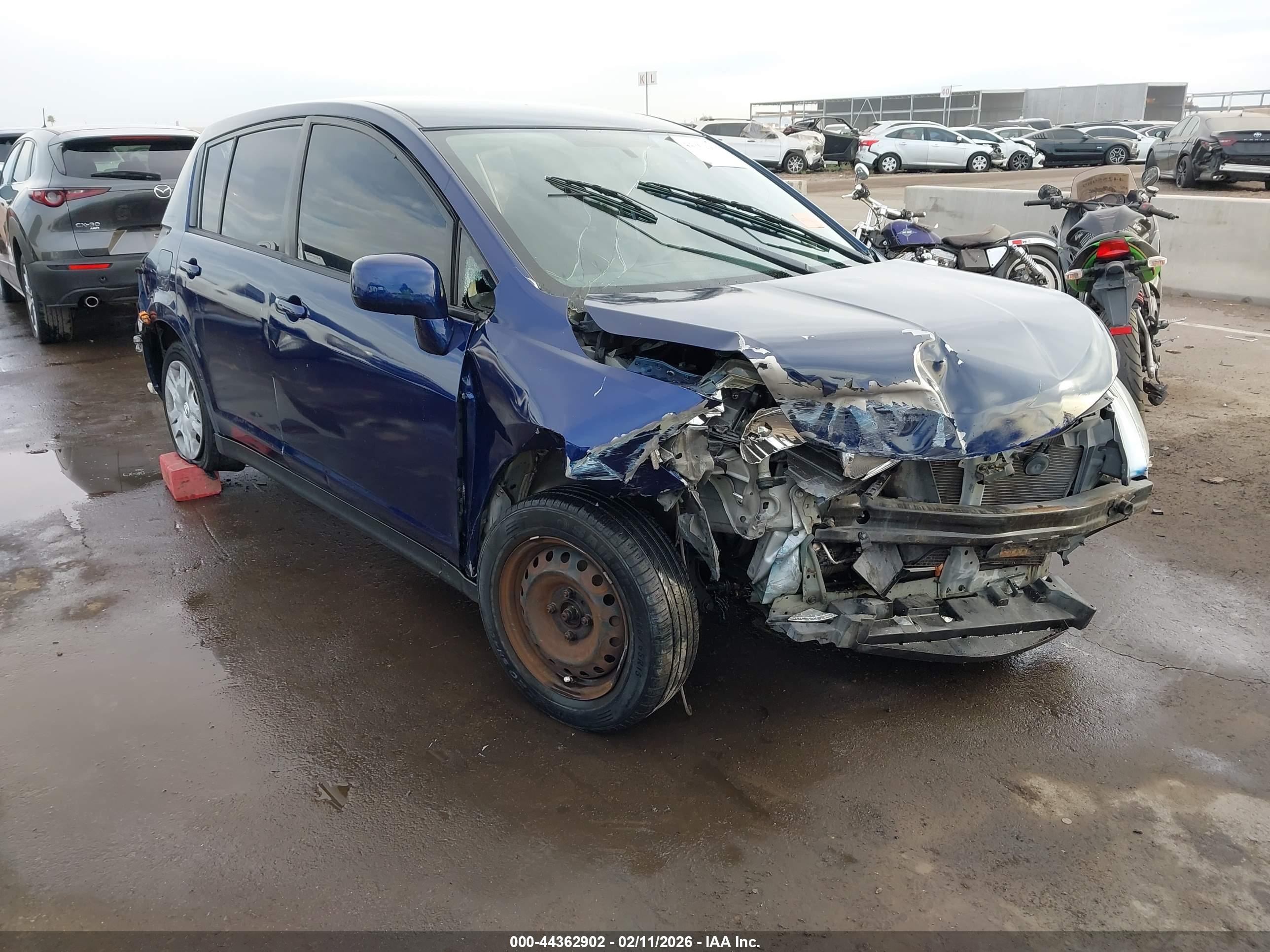 NISSAN VERSA image 6