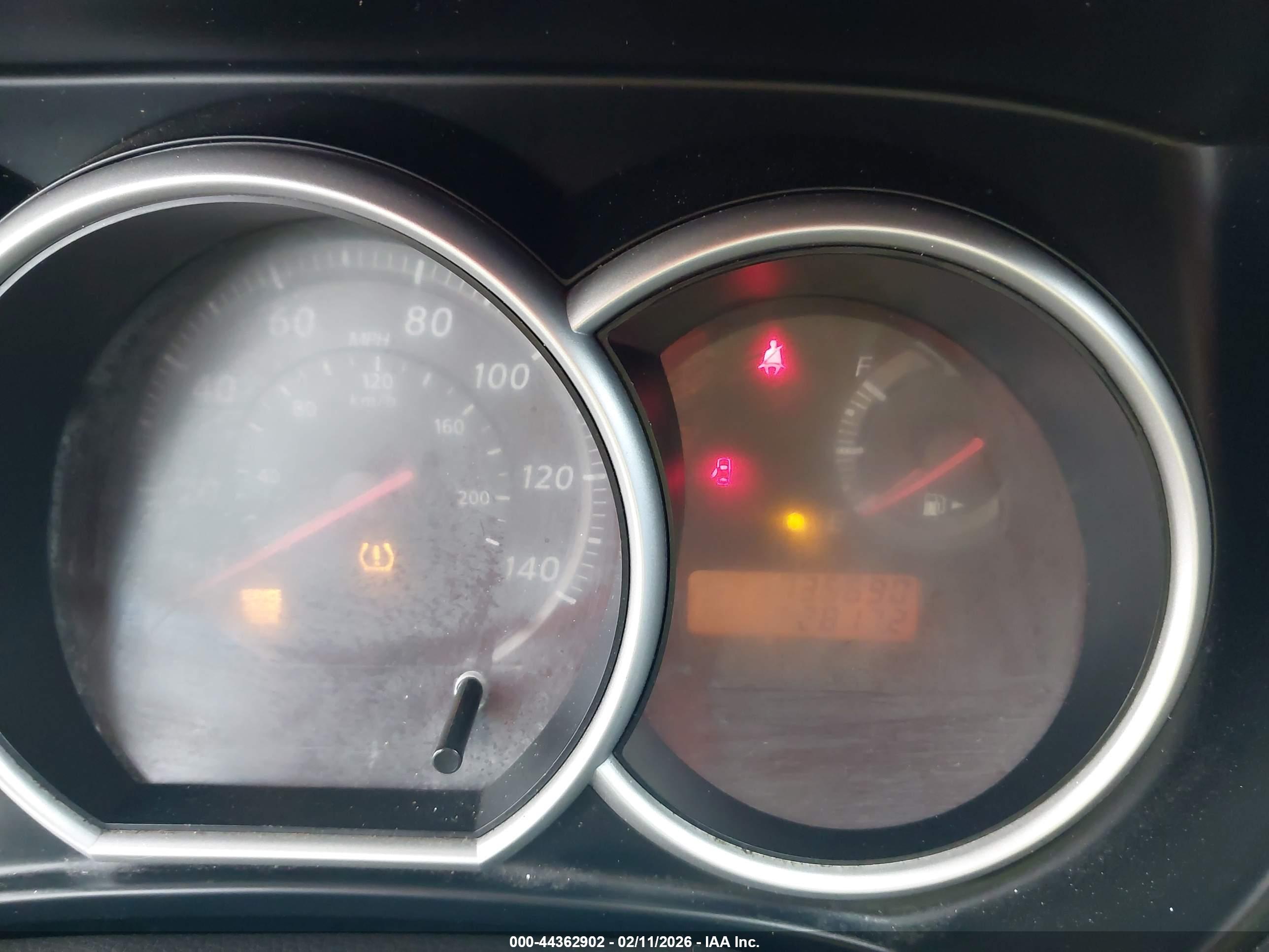 NISSAN VERSA image 7