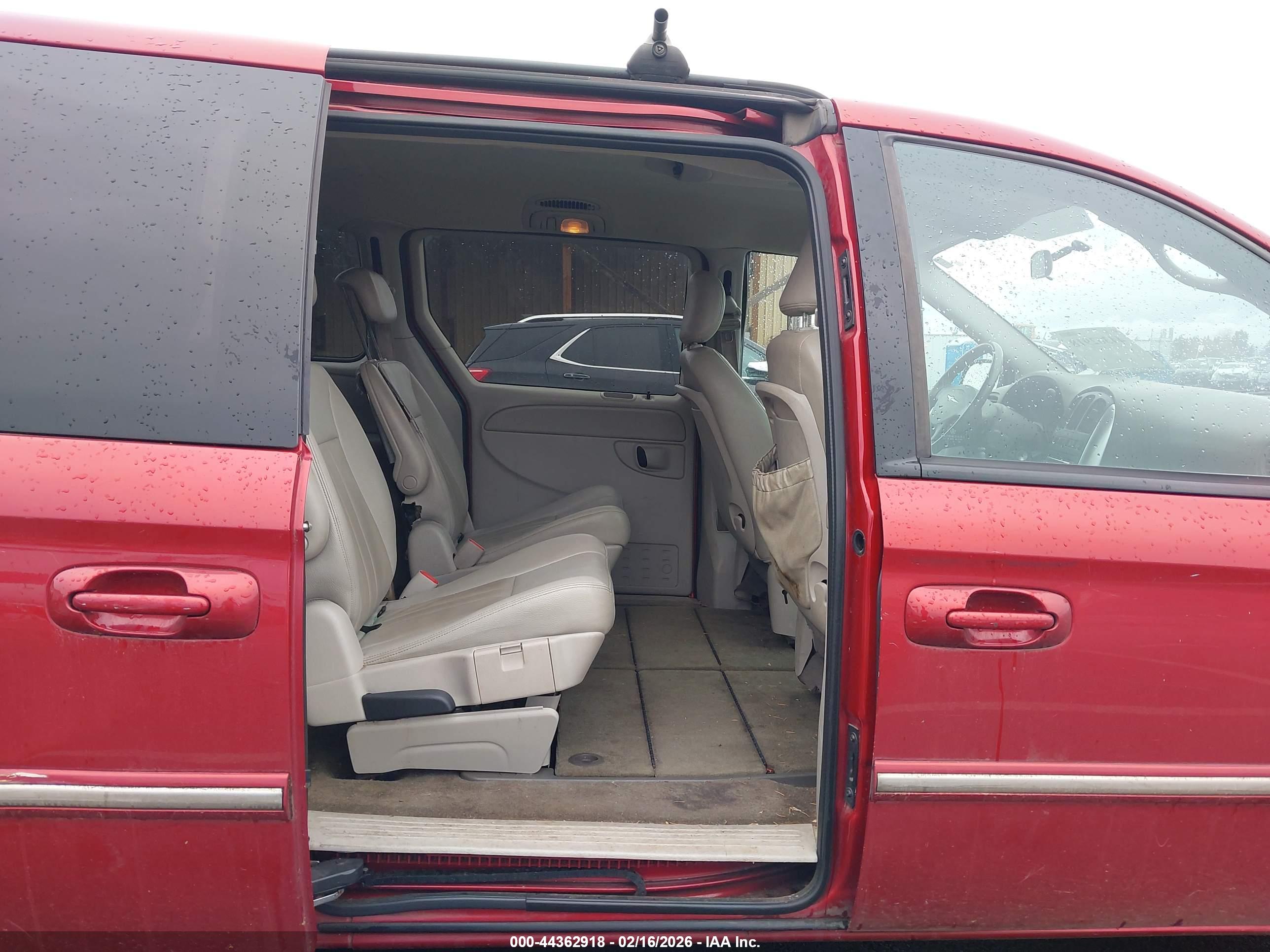 CHRYSLER TOWN image 8