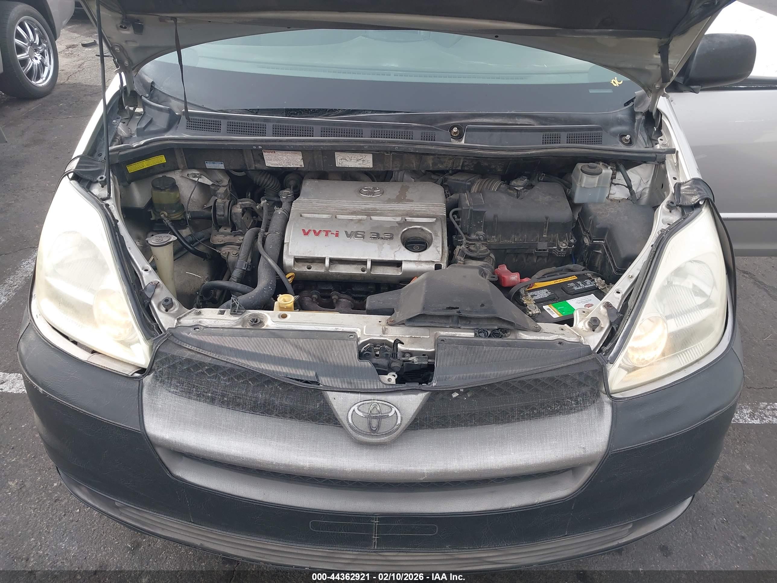 TOYOTA SIENNA image 10