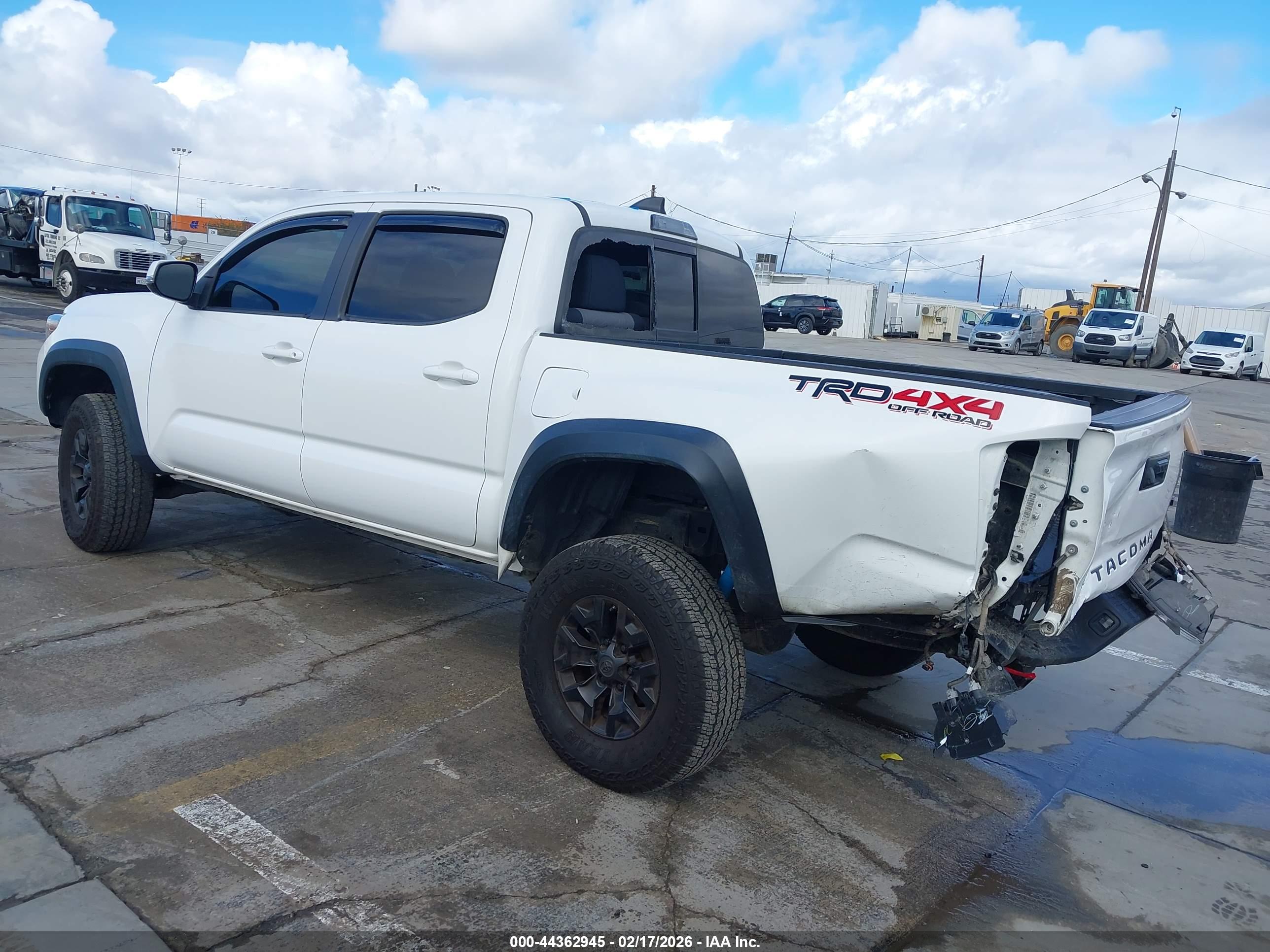 TOYOTA TACOMA image 3