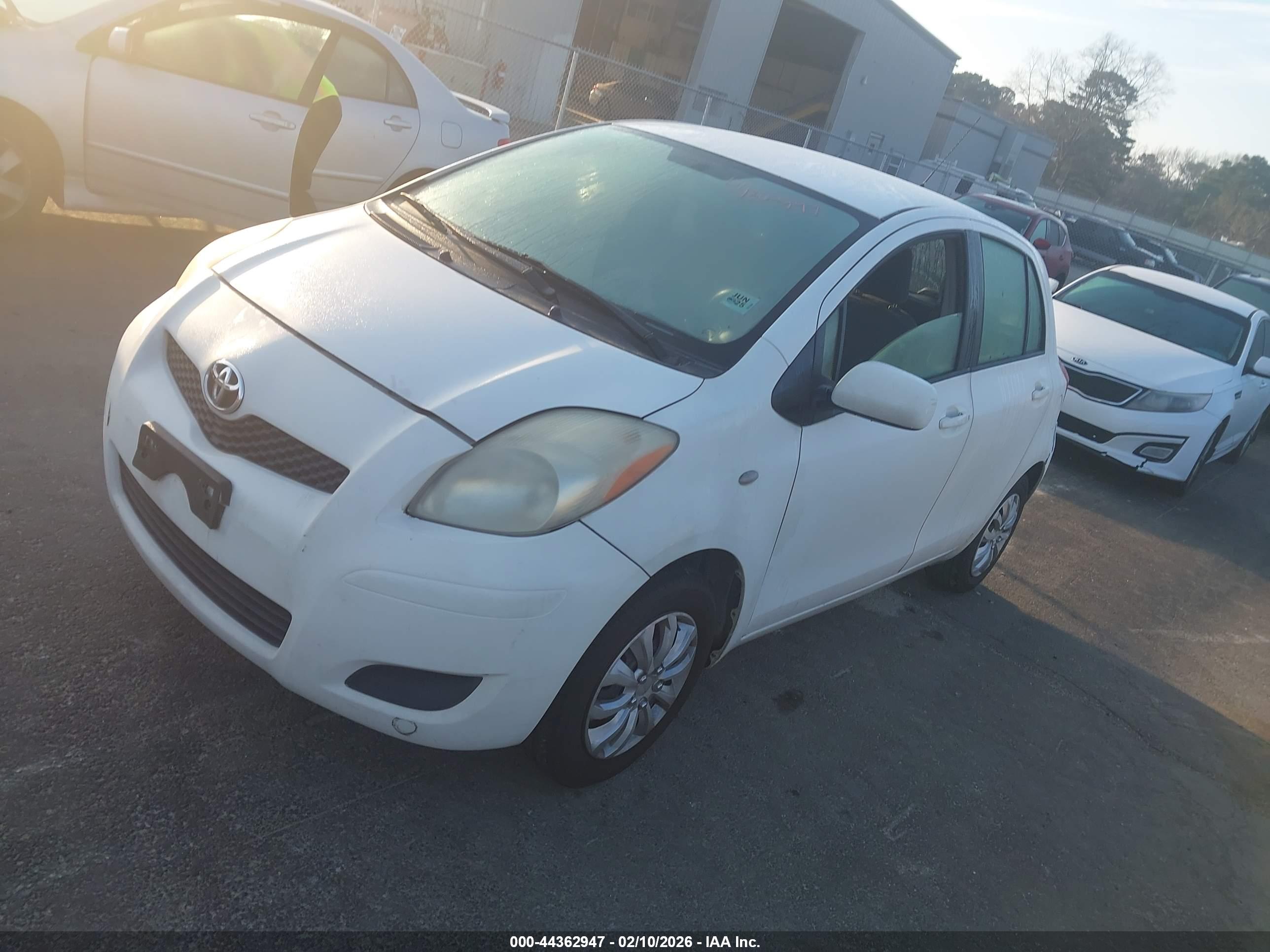 TOYOTA YARIS image 2