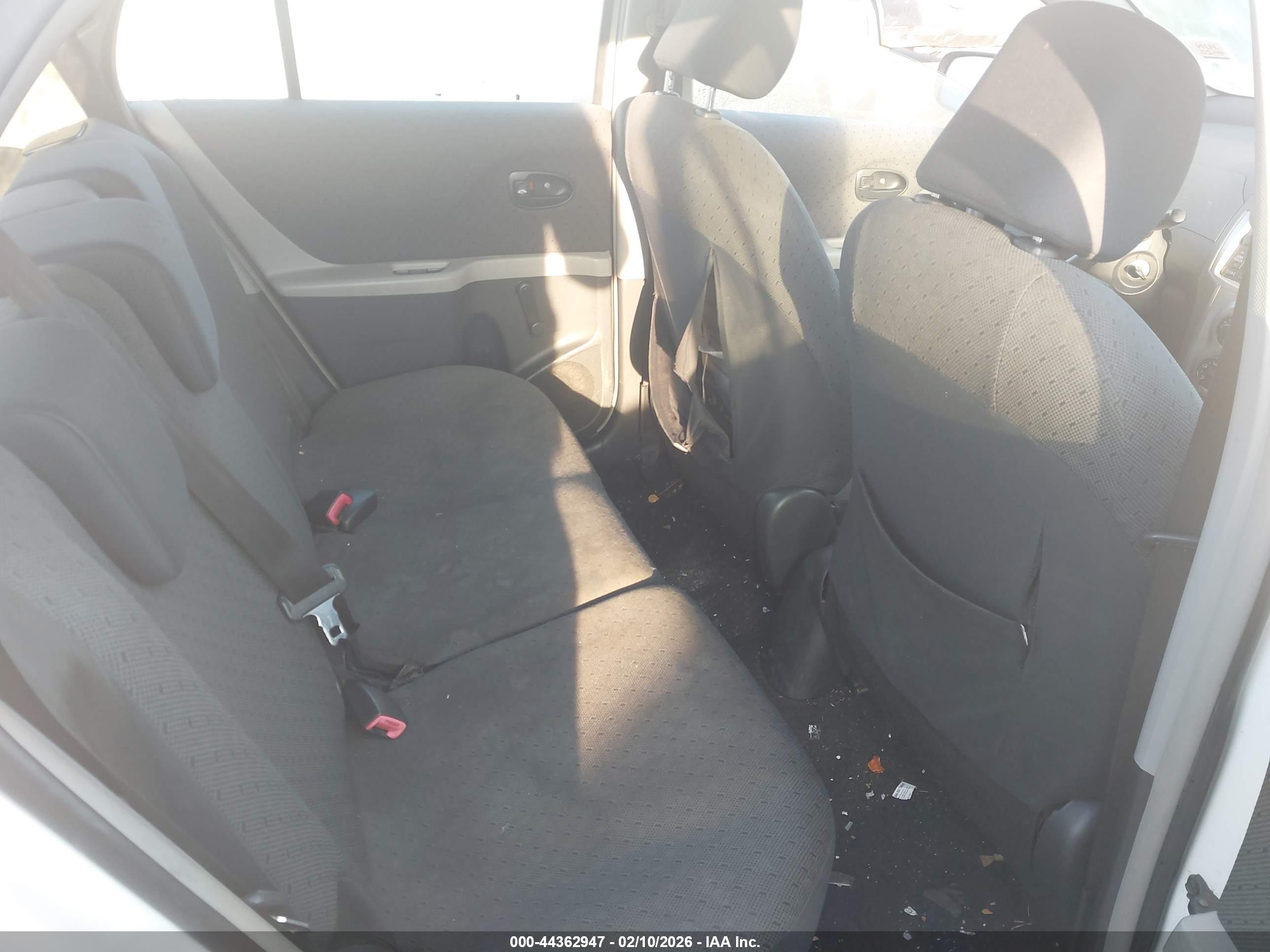 TOYOTA YARIS image 8