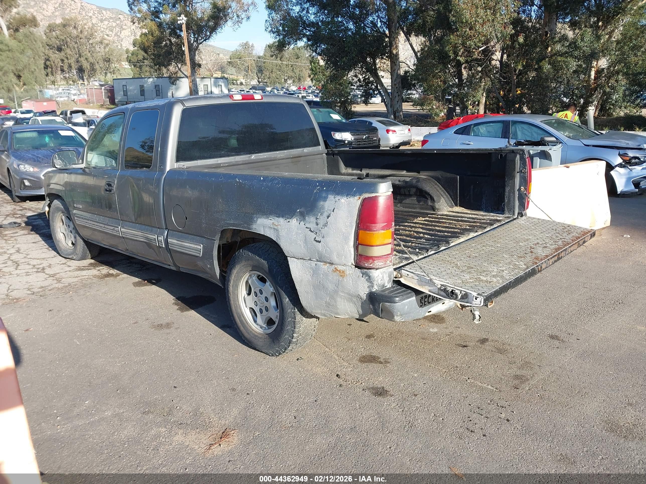 CHEVROLET SILVERADO image 3