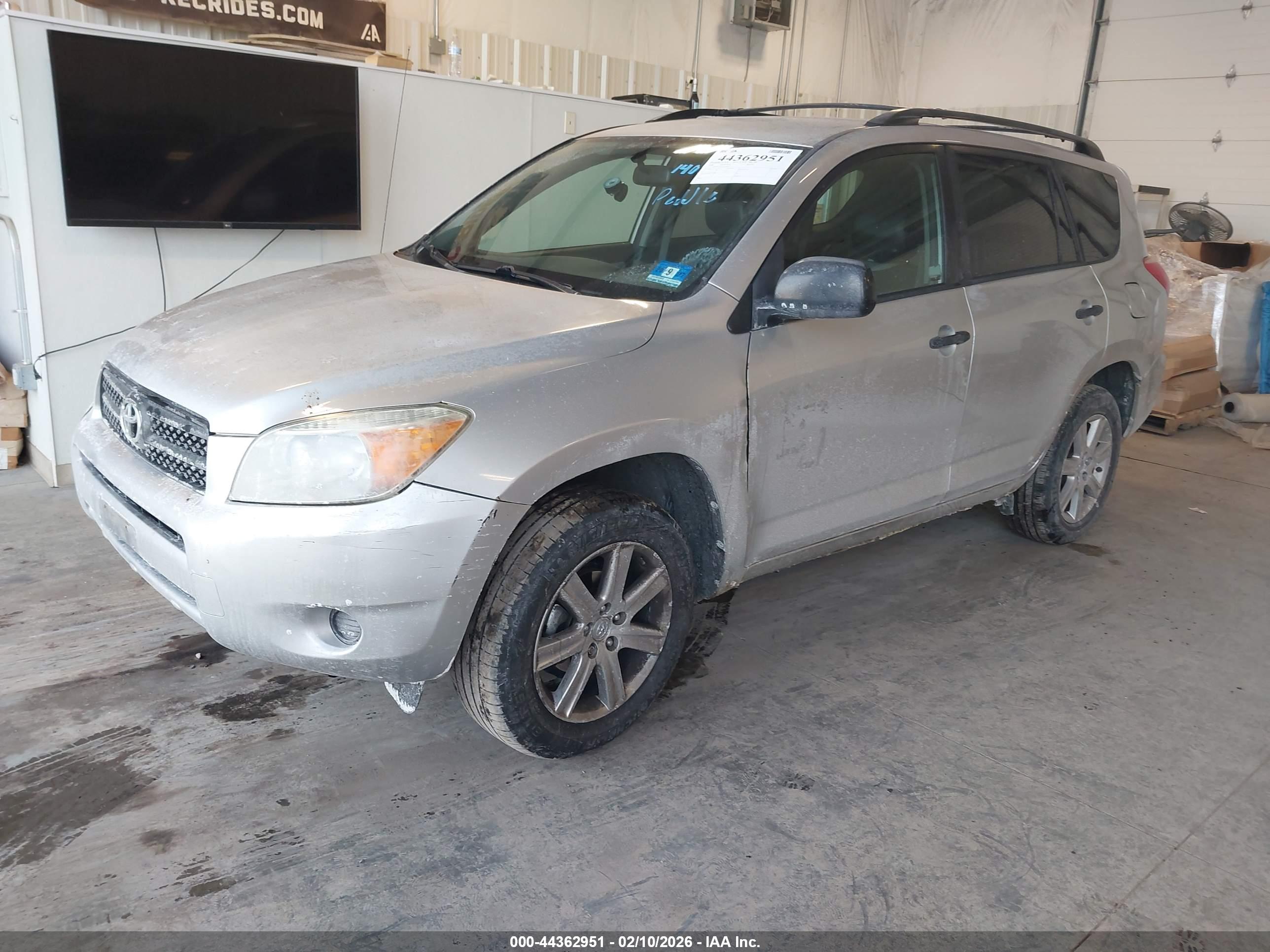 TOYOTA RAV4 image 2