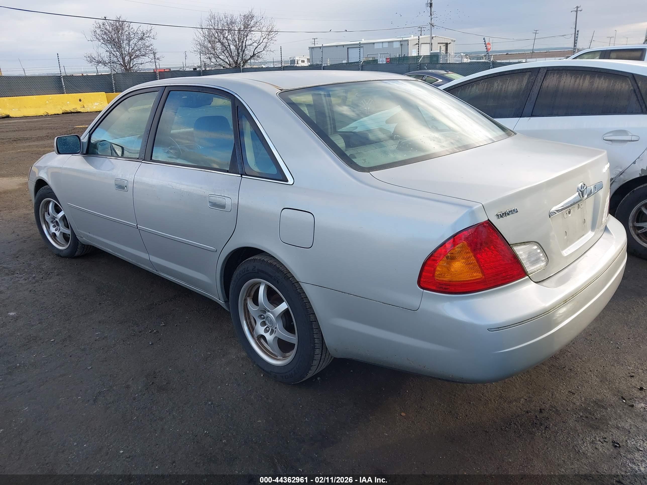 TOYOTA AVALON image 3