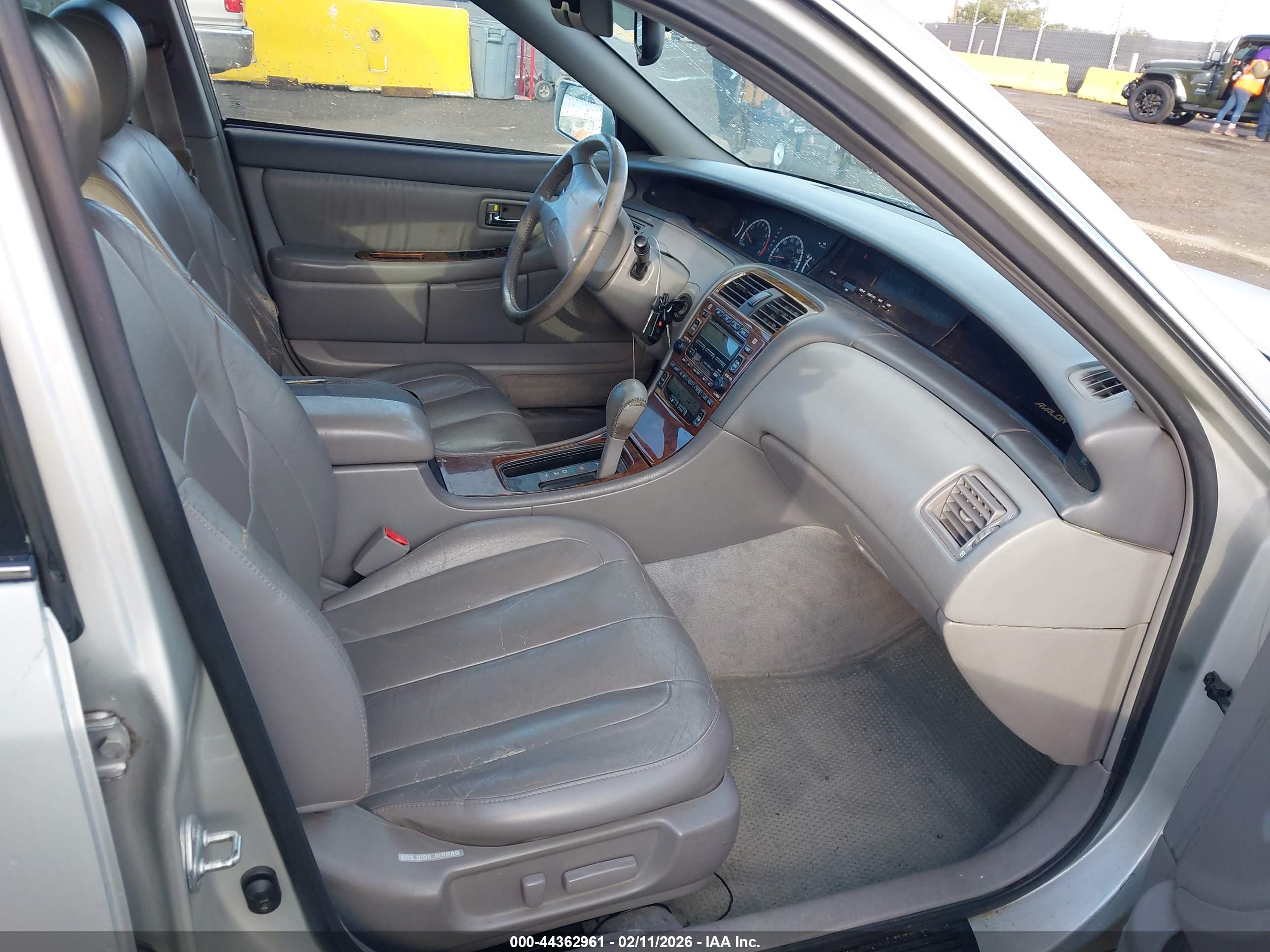 TOYOTA AVALON image 5