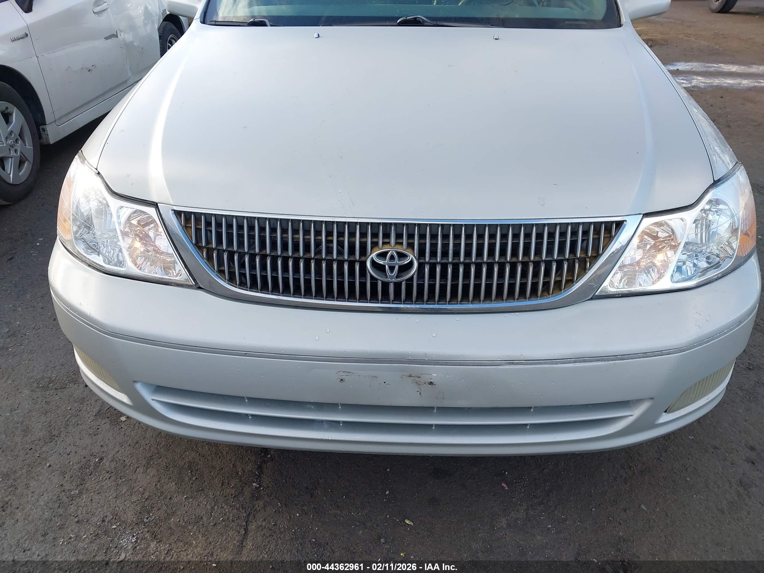 TOYOTA AVALON image 6