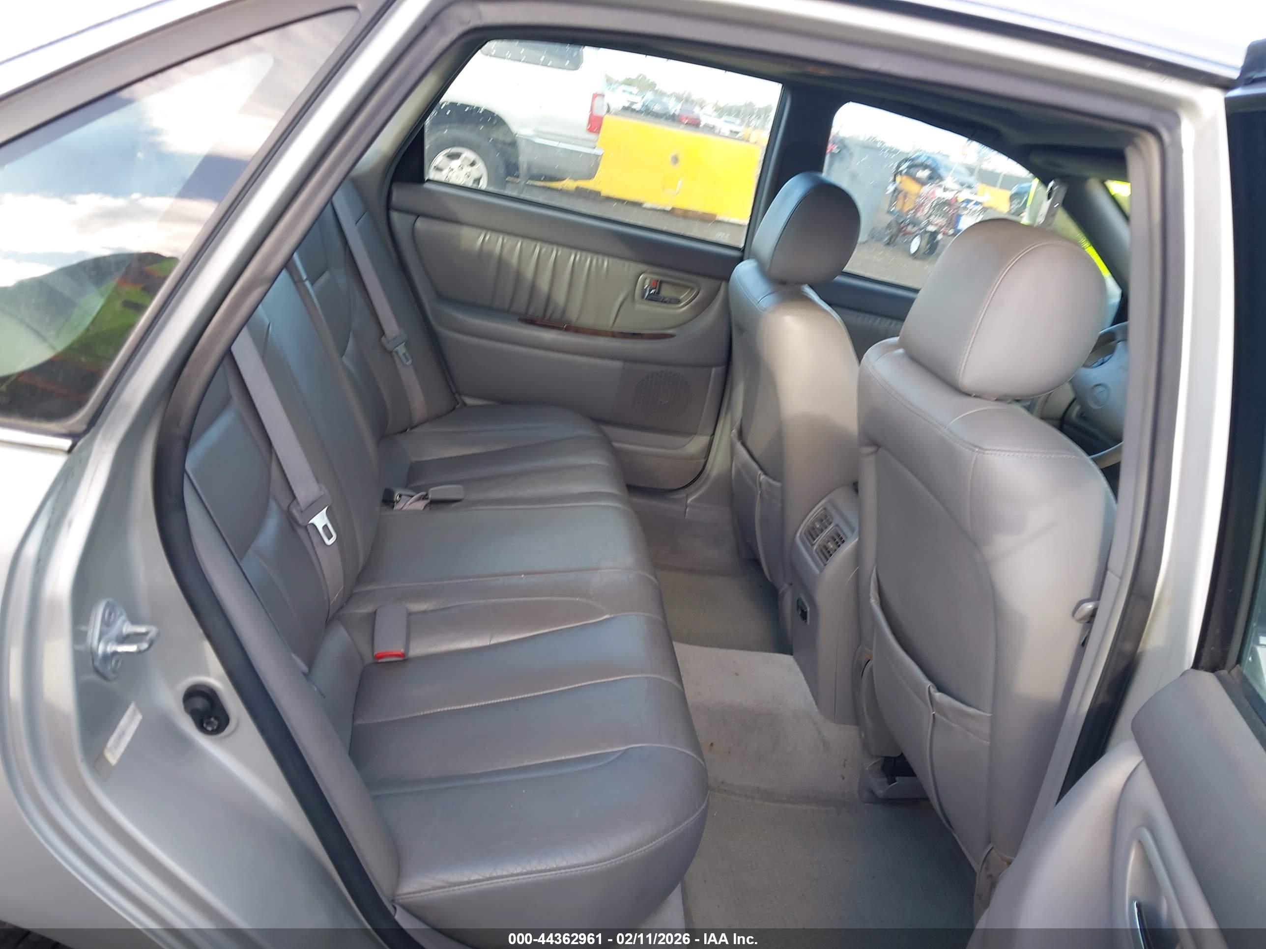 TOYOTA AVALON image 8