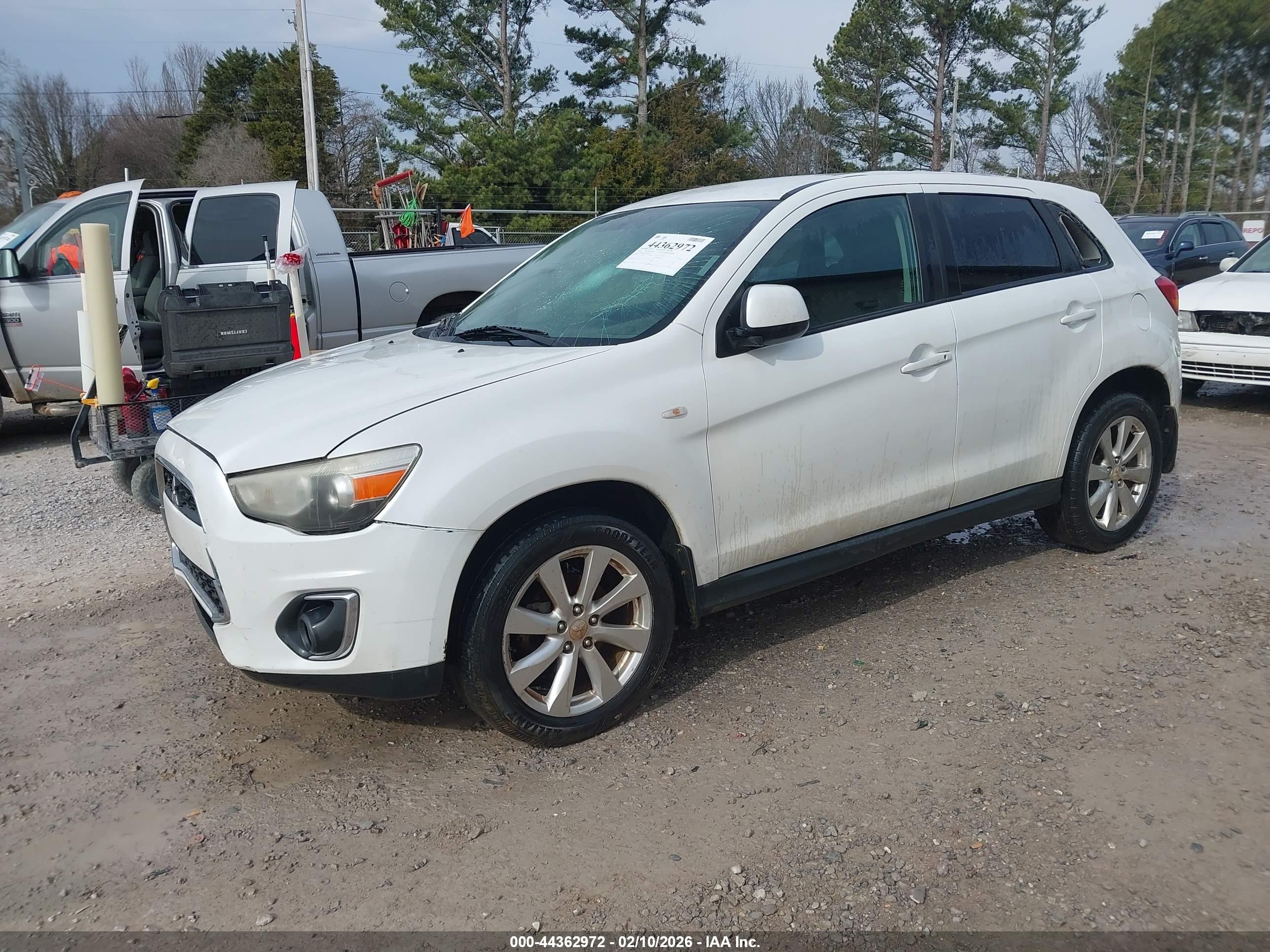 MITSUBISHI OUTLANDER image 2