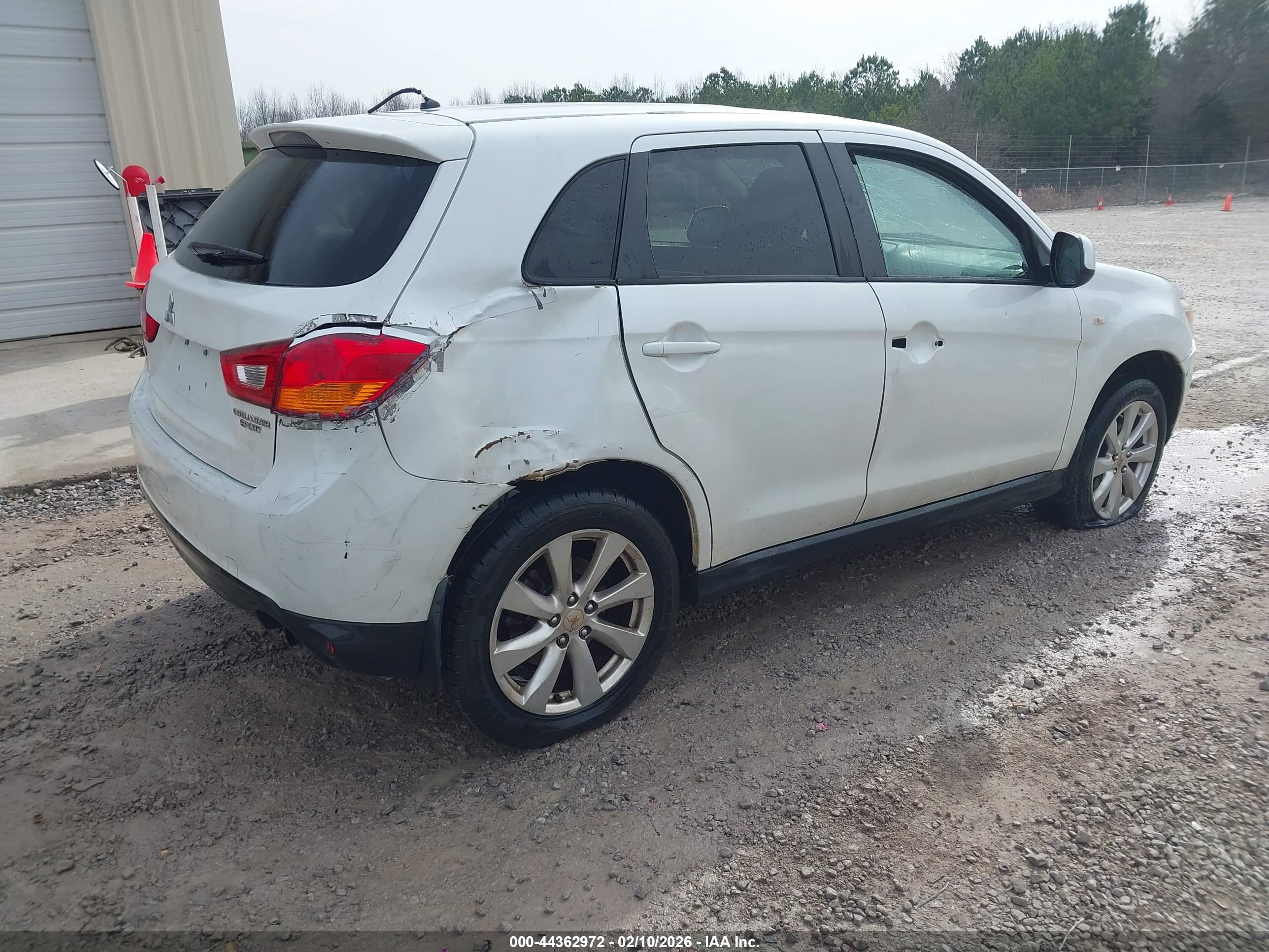 MITSUBISHI OUTLANDER image 4