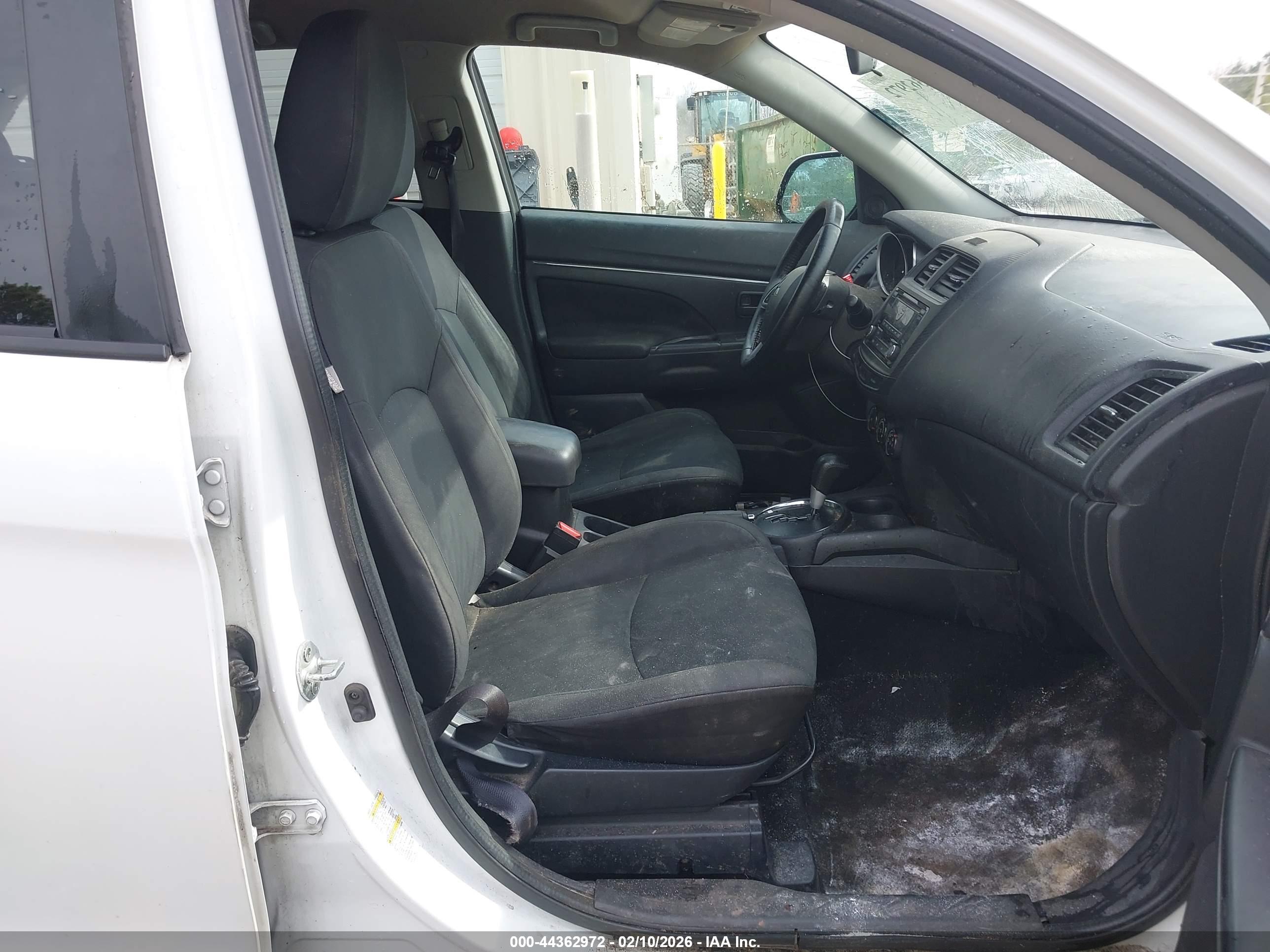 MITSUBISHI OUTLANDER image 5