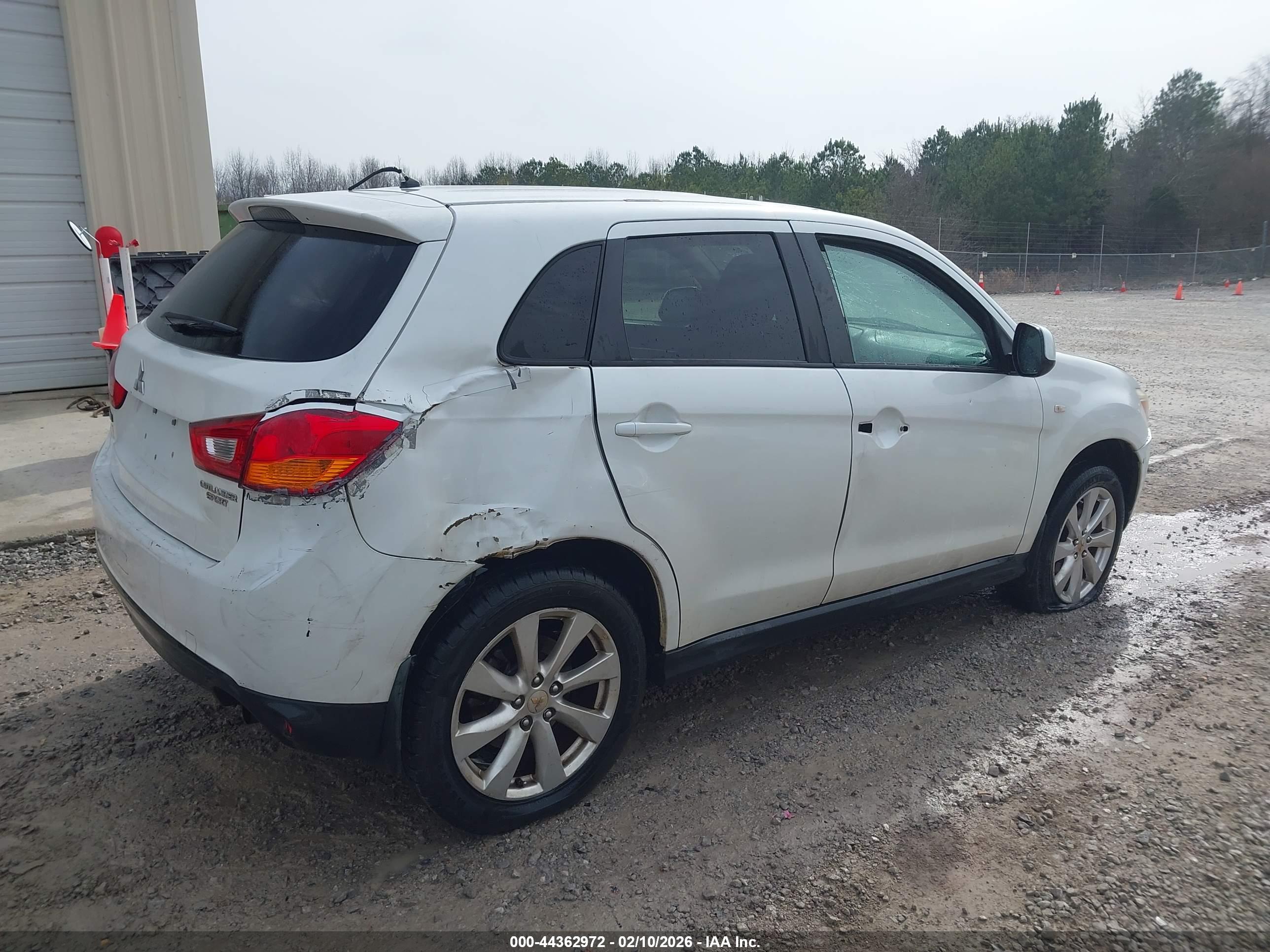 MITSUBISHI OUTLANDER image 6